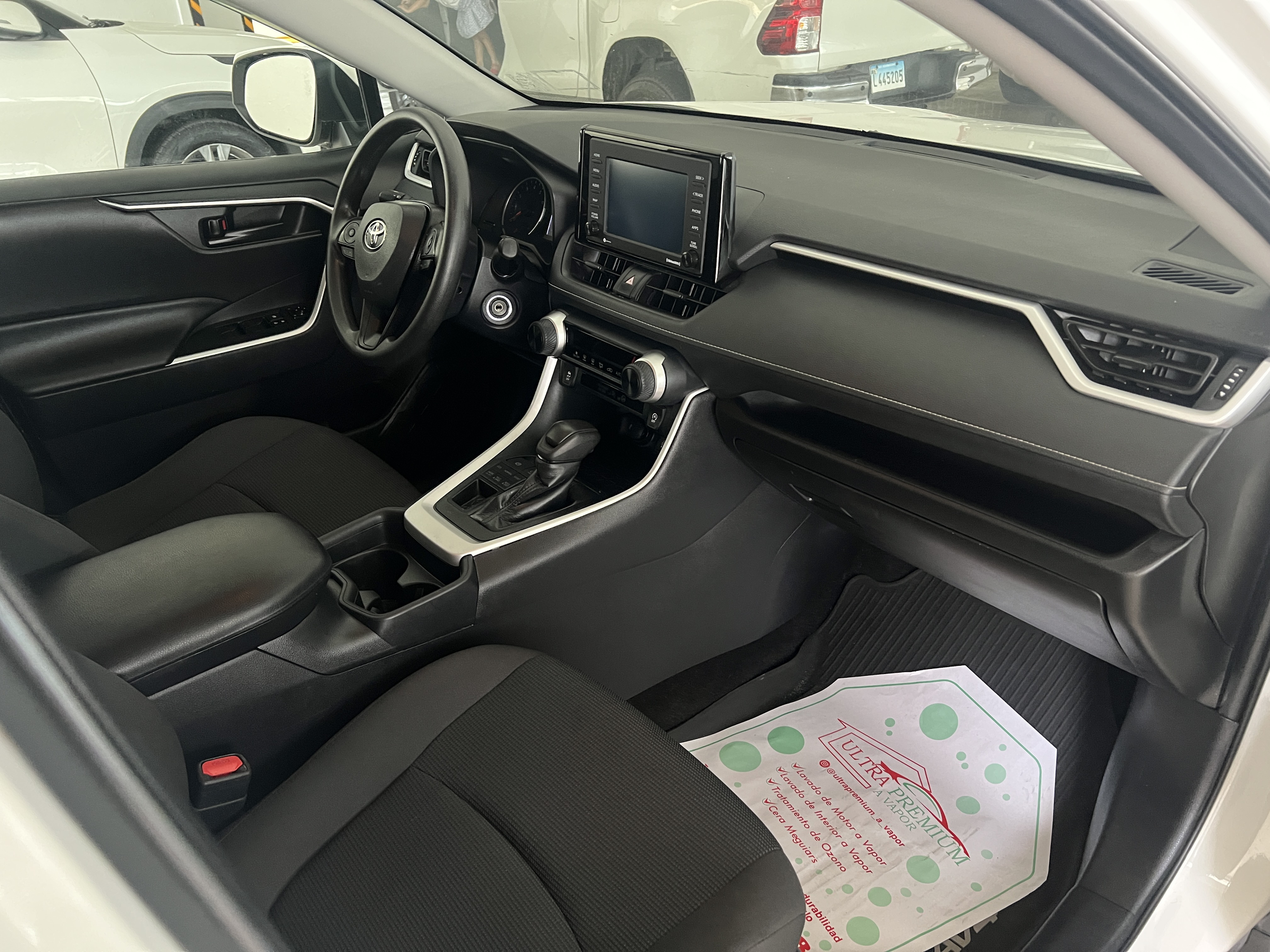 jeepetas y camionetas - Se vende RAV4 LE AWD 2020 - Blanca! 4