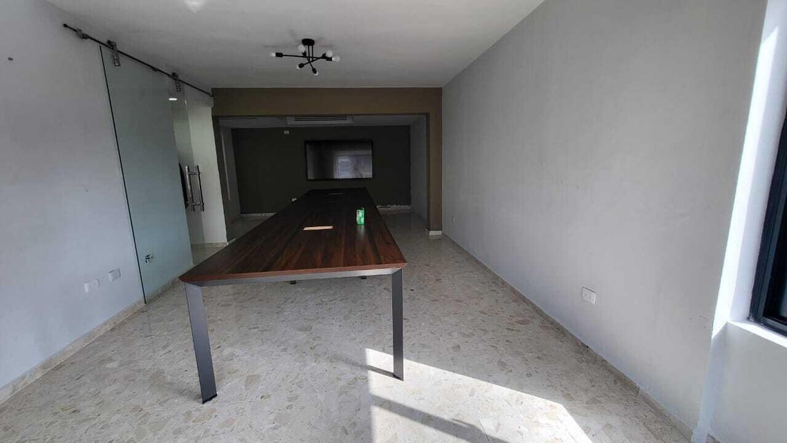 oficinas y locales comerciales - Oficina en alquiler en Gazcue 5