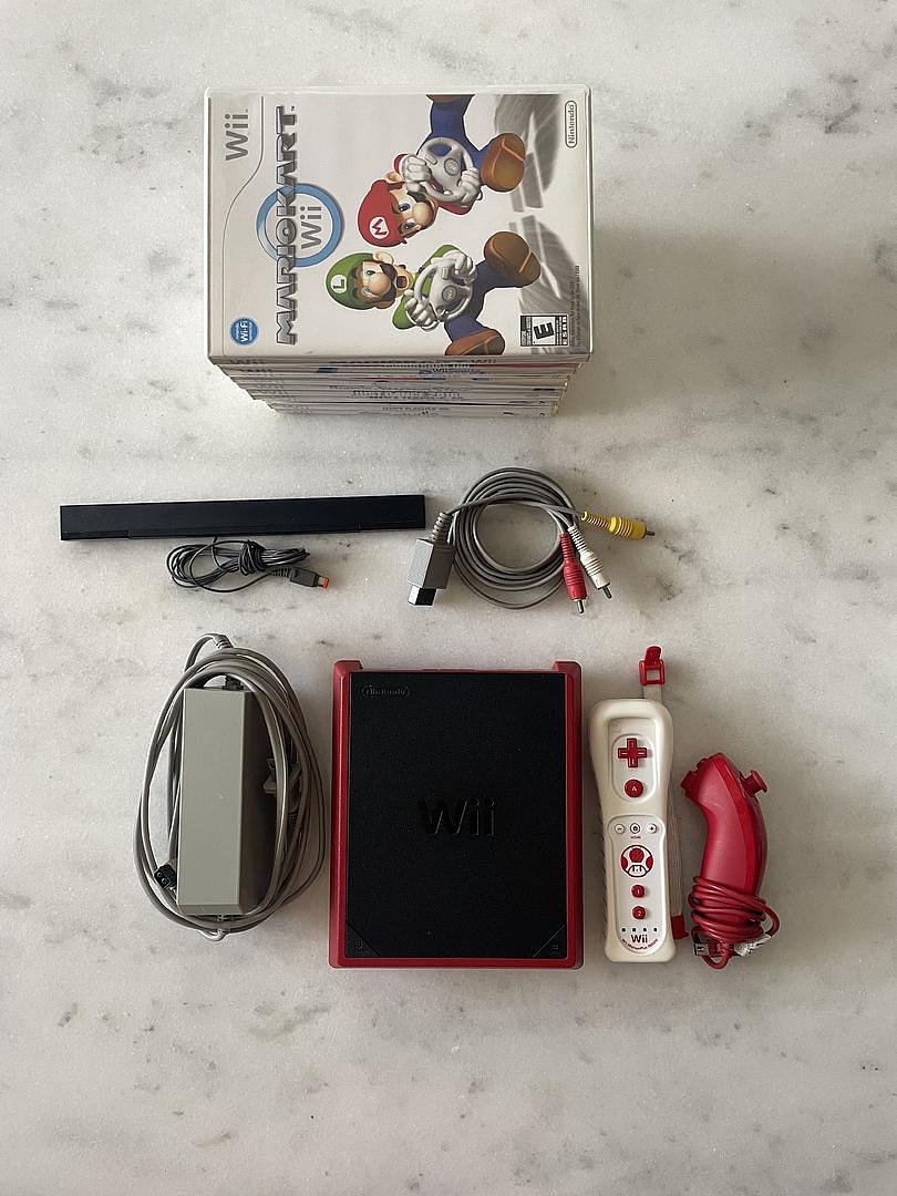 consolas y videojuegos - Nintendo Wii mini con cintas (usado en buenas condiciones)