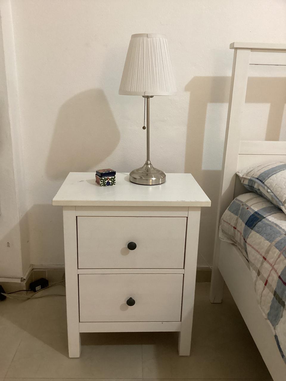 muebles y colchones - Mesas de Noche Hemnes IKEA blanca 2