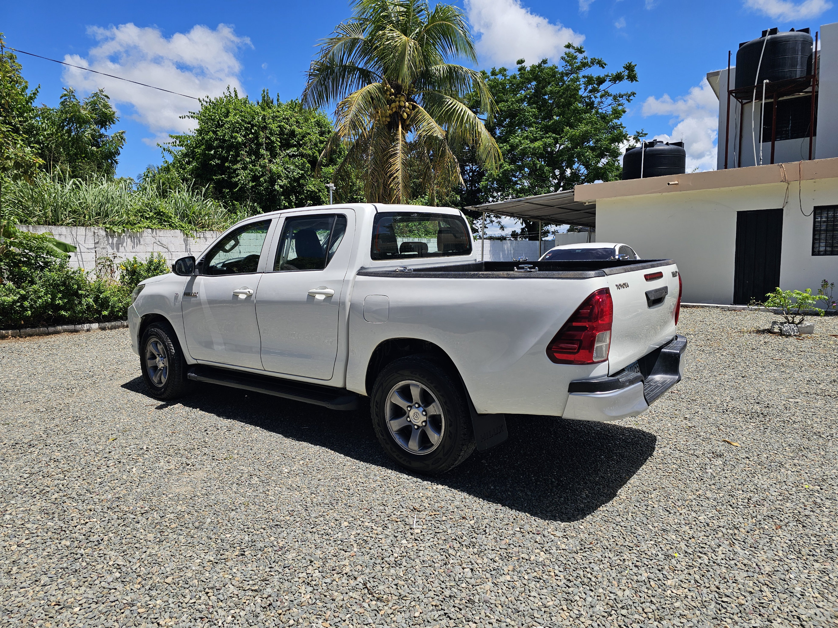 jeepetas y camionetas - Toyota hilux 2020 3