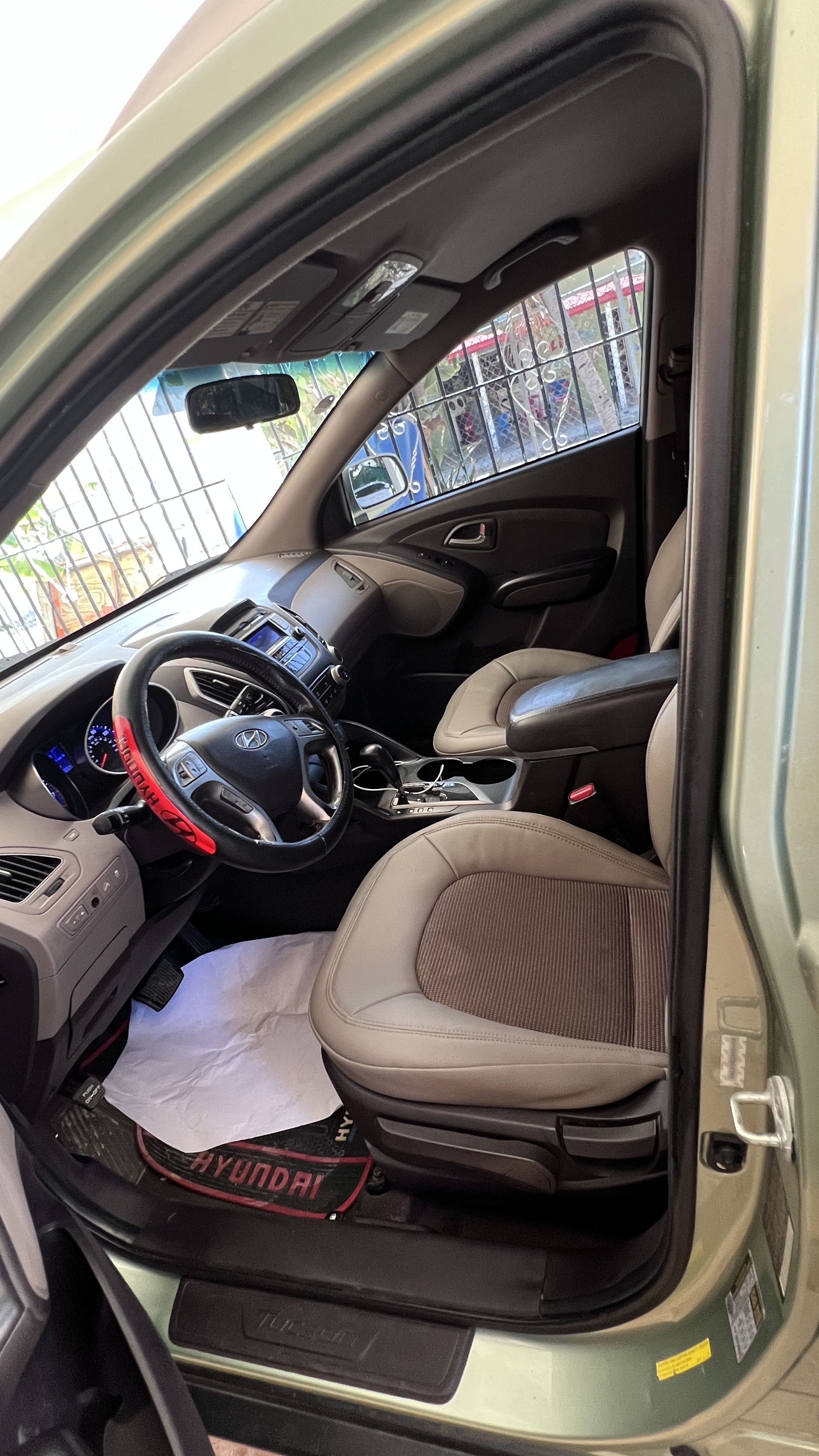 jeepetas y camionetas - se vende Hyundai tucson 2010 5