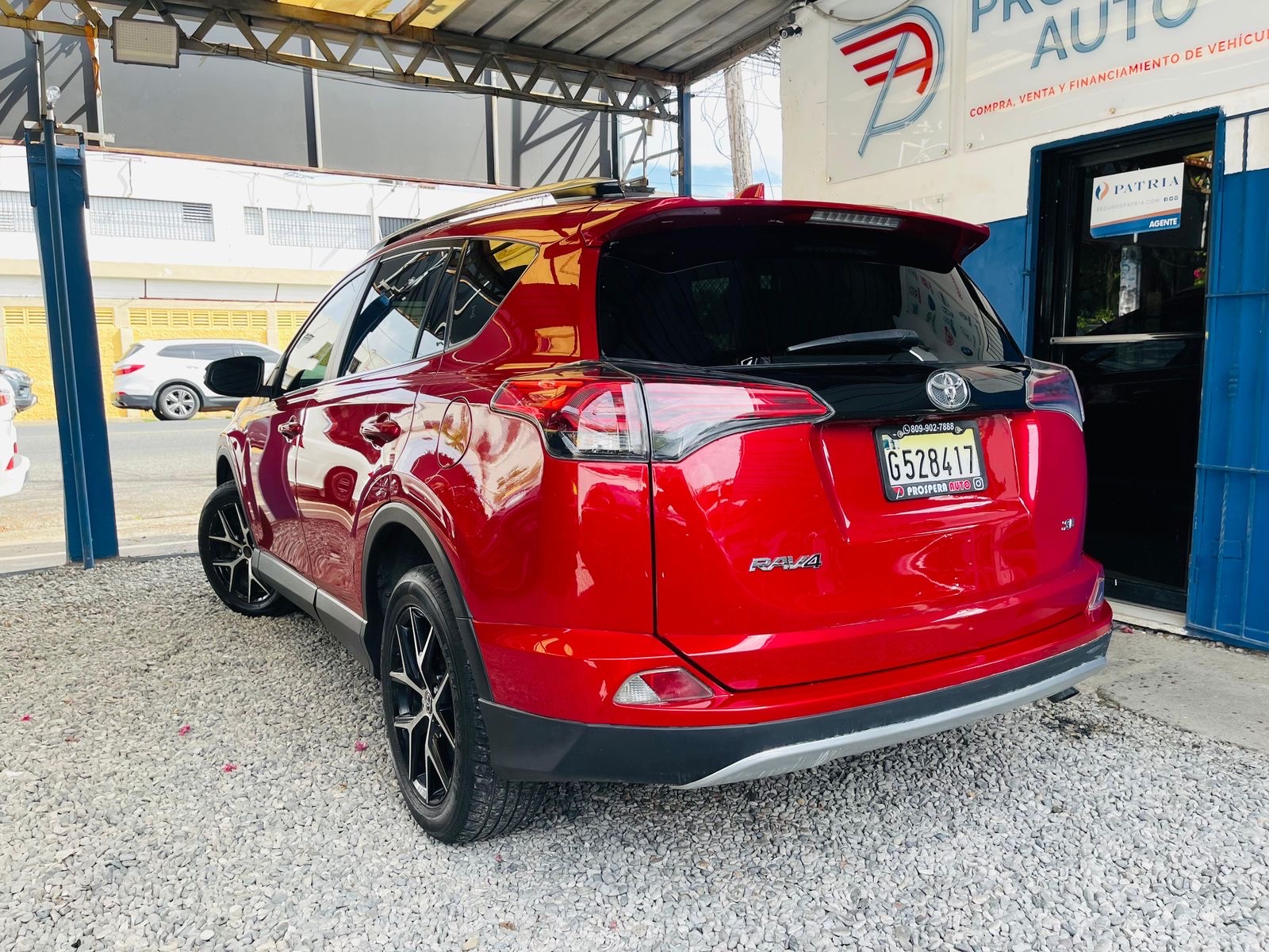 jeepetas y camionetas - Vendo Toyota RAV4 SE 2016 4