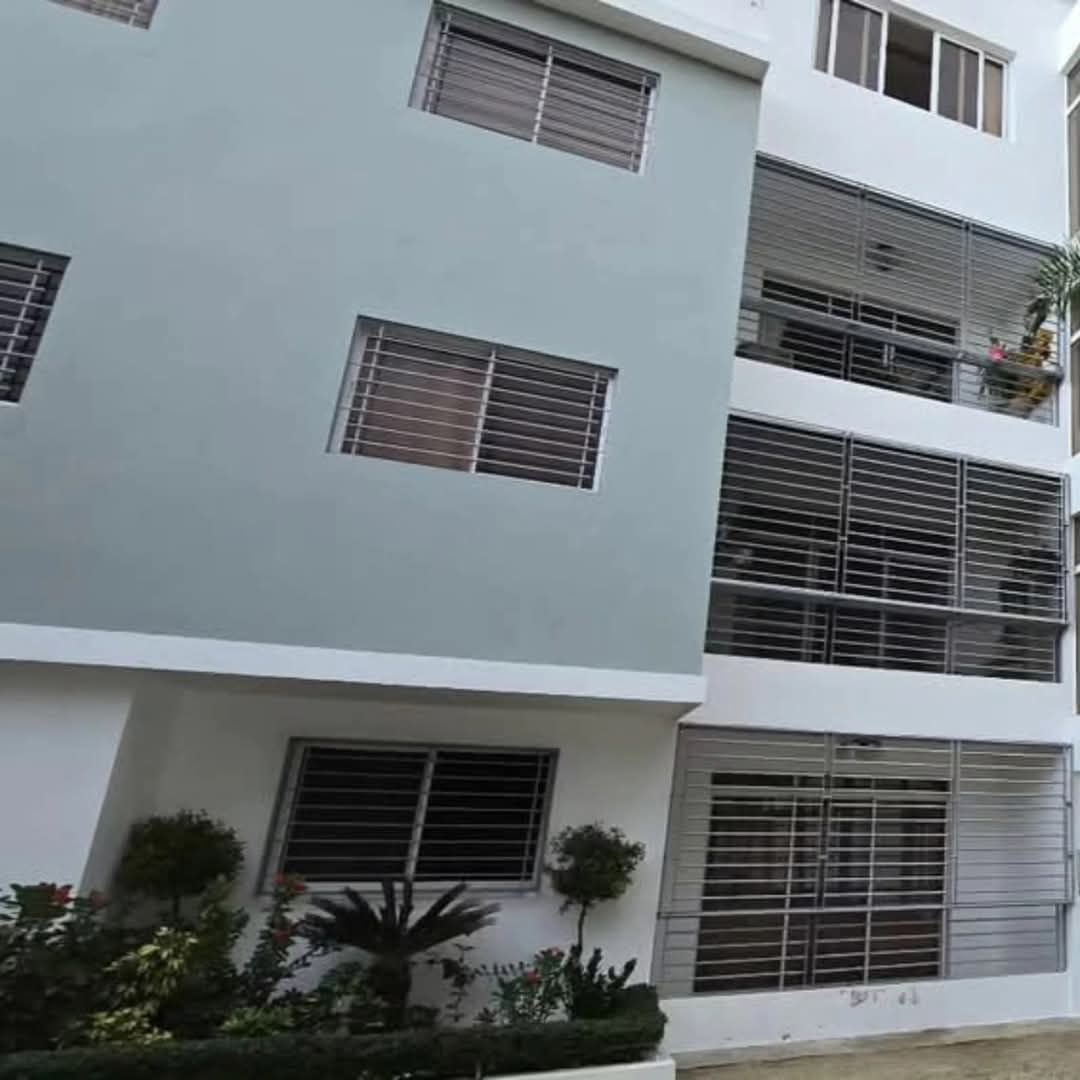 apartamentos - rento estudio amueblado la española atrás del banco Central  7