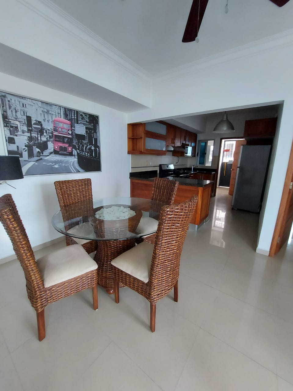 apartamentos - Piantini Moderno Apartamento Amueblado con Balcón  8