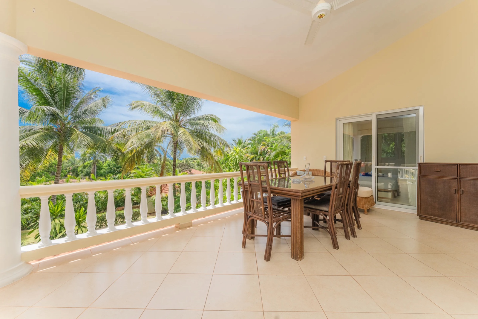 casas vacacionales y villas - Villa con Amplio Jardin y Piscina en Sosua  2