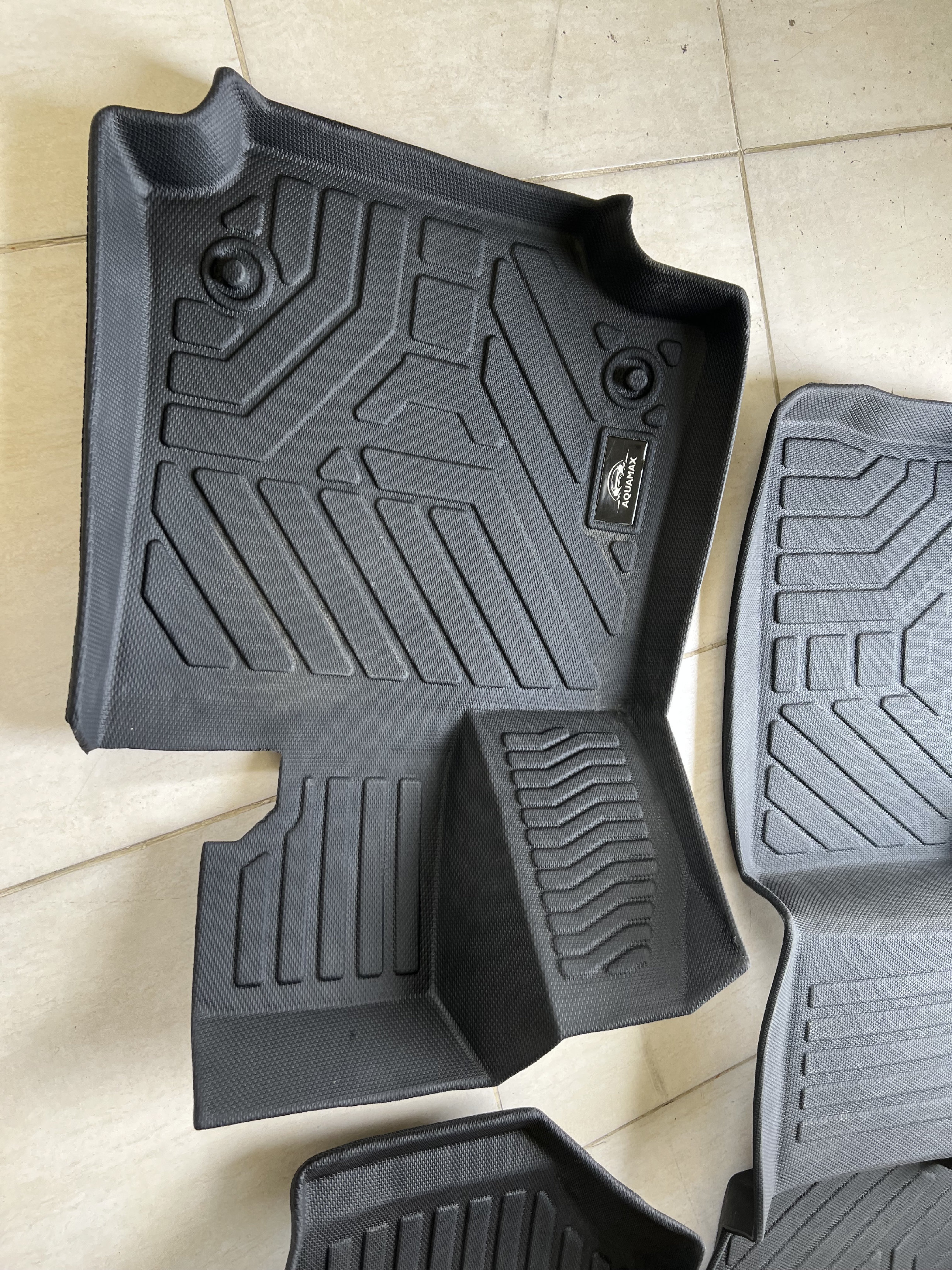 accesorios para vehiculos - alfombras tipo bandeja rav4 2020-2024 1