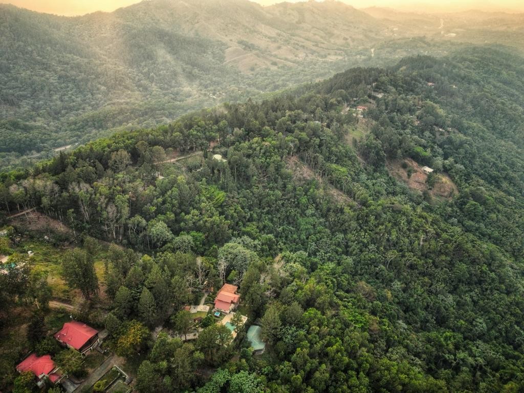 casas vacacionales y villas - Vendo Villa  de Oportunidad 
En la Cumbre (Bonao)


Precio Oferta U$ 300,000 Tas 9
