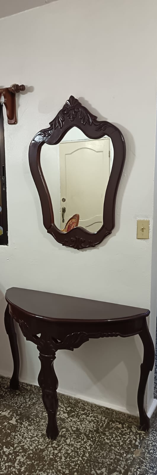 muebles y colchones - Vendo repisa con su espejo como nueva