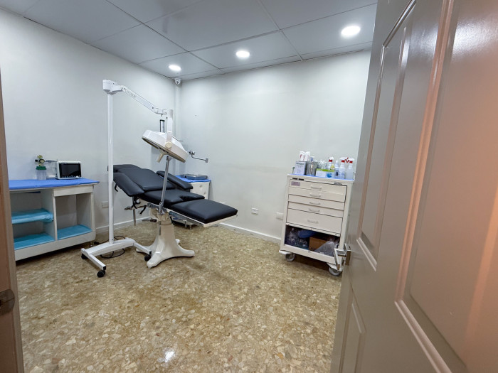 oficinas y locales comerciales - Consultorio  en Alquiler! Cerca plaza de la salud  8