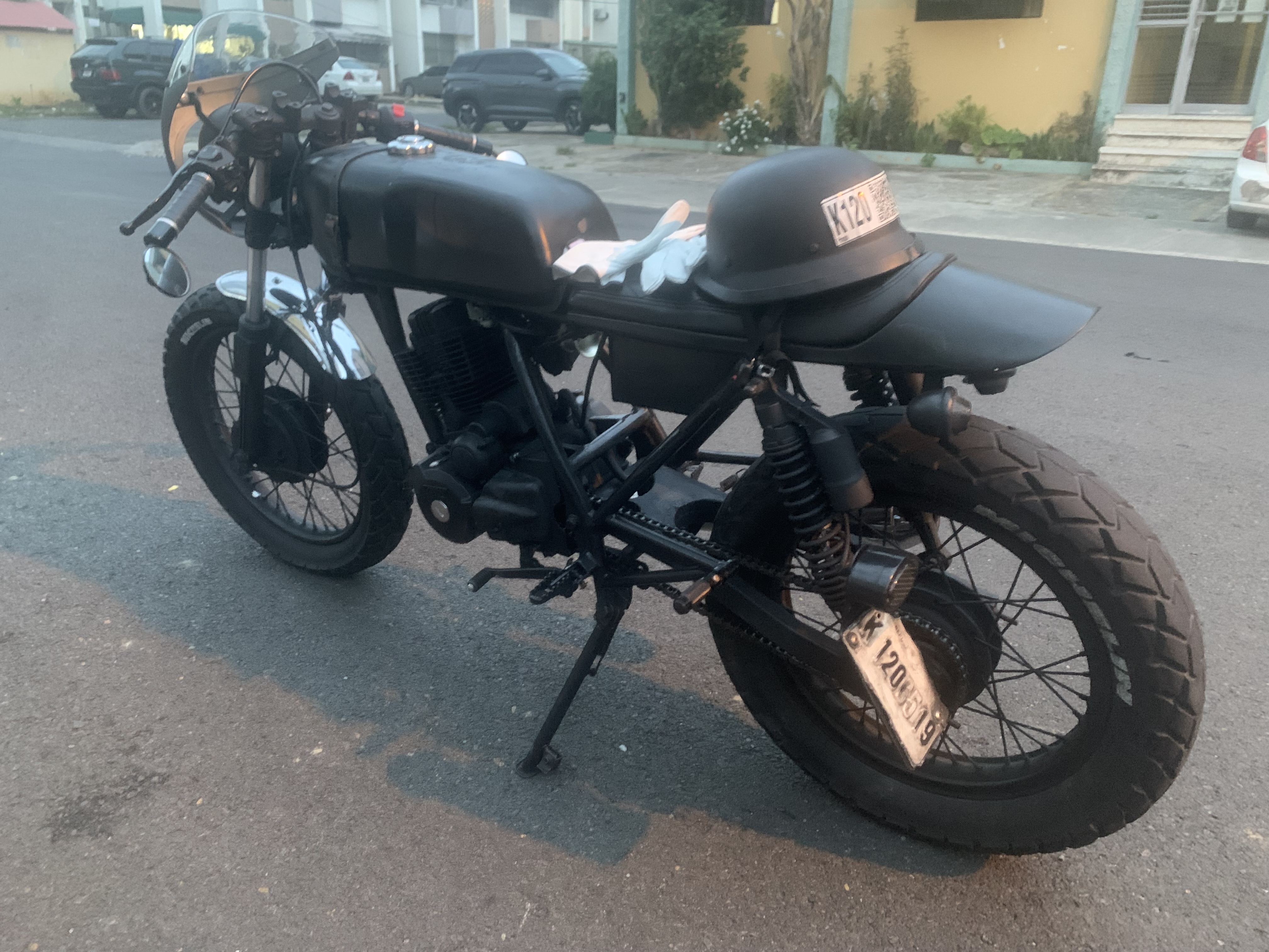 motores y pasolas - Moto café Racer modificada 2008 1