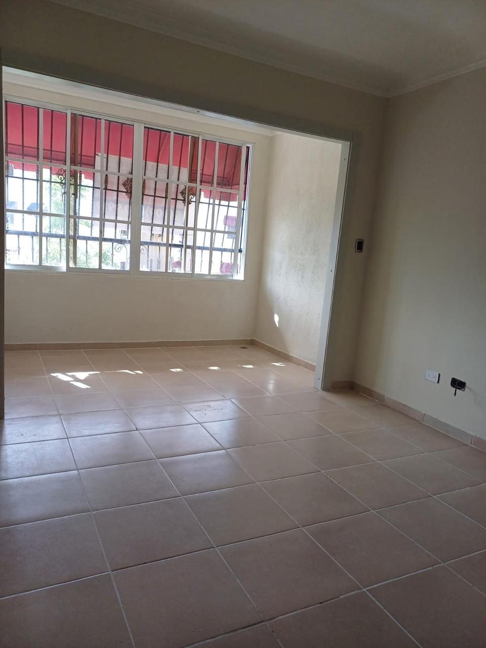 apartamentos - Vendo Apto. Res. Esther, prox. Av. Monumental,  llama al Sr Andrés  2