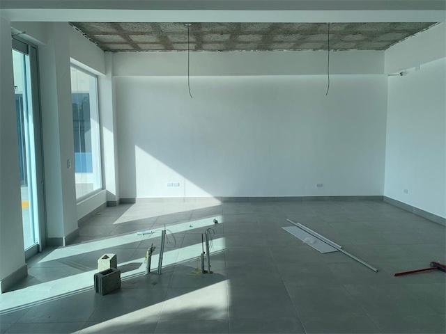 oficinas y locales comerciales - Locales nuevos en los prados  3
