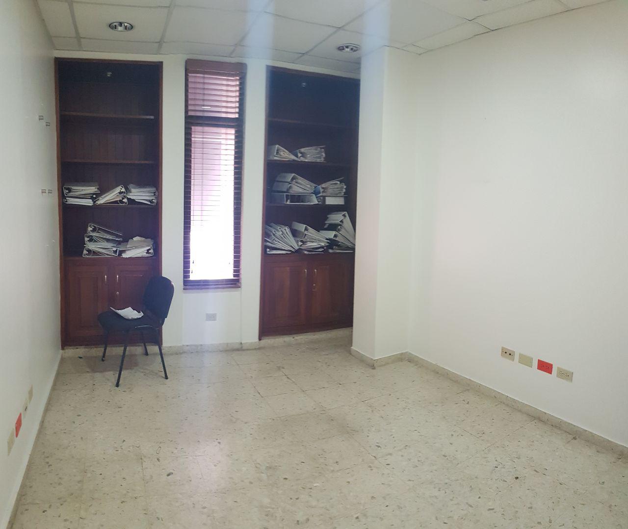 oficinas y locales comerciales - NACO/LOCAL COMERCIAL 3oficinas, reception, 1baño y 2
