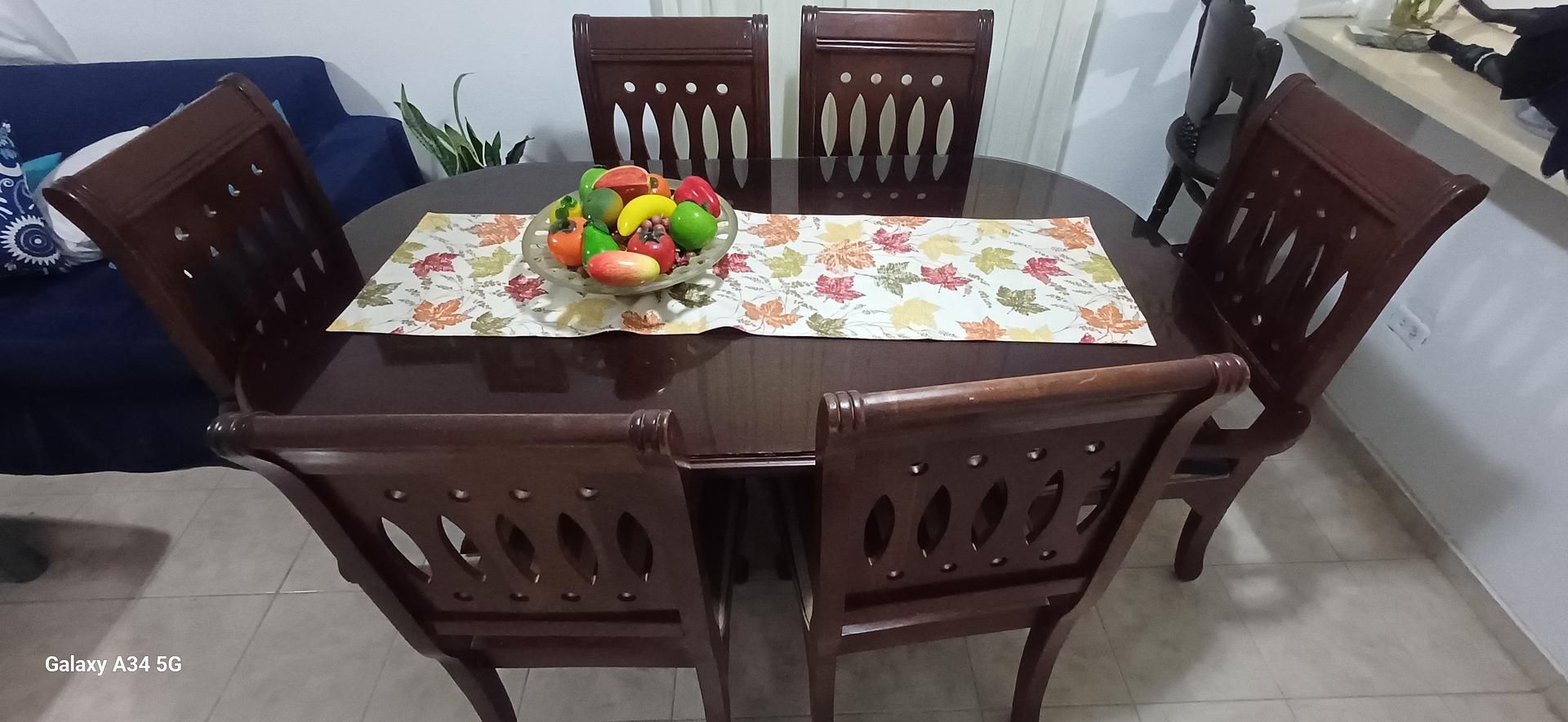 muebles y colchones - Juego de comedor en caoba con tope de cristal – 6 sillas. 1