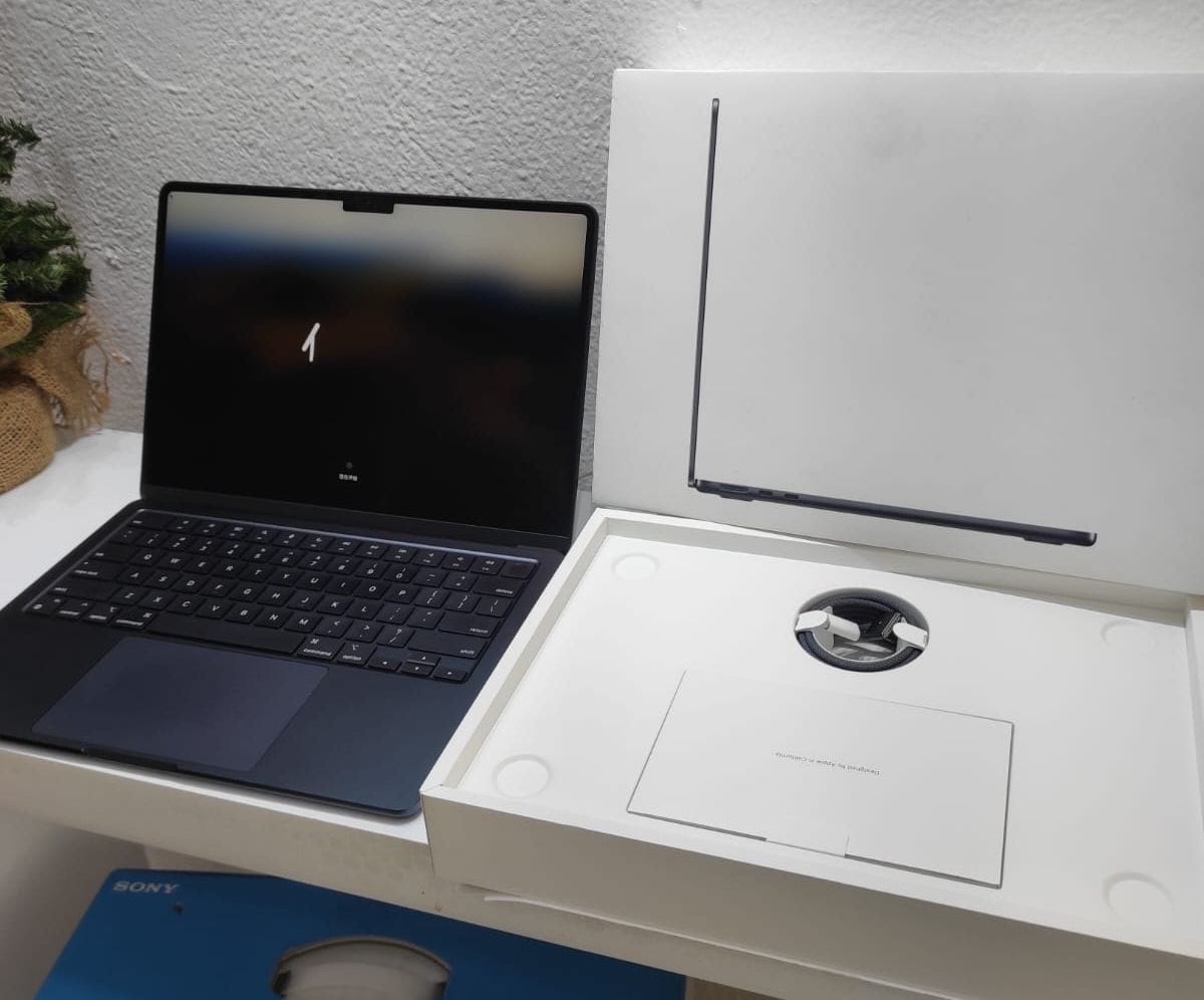 computadoras y laptops - Laptop Apple MacBook Air 13.6" 2024, M3, 8GB RAM, 256GB SSD, CPU 8, GPU 8, Nueva 0