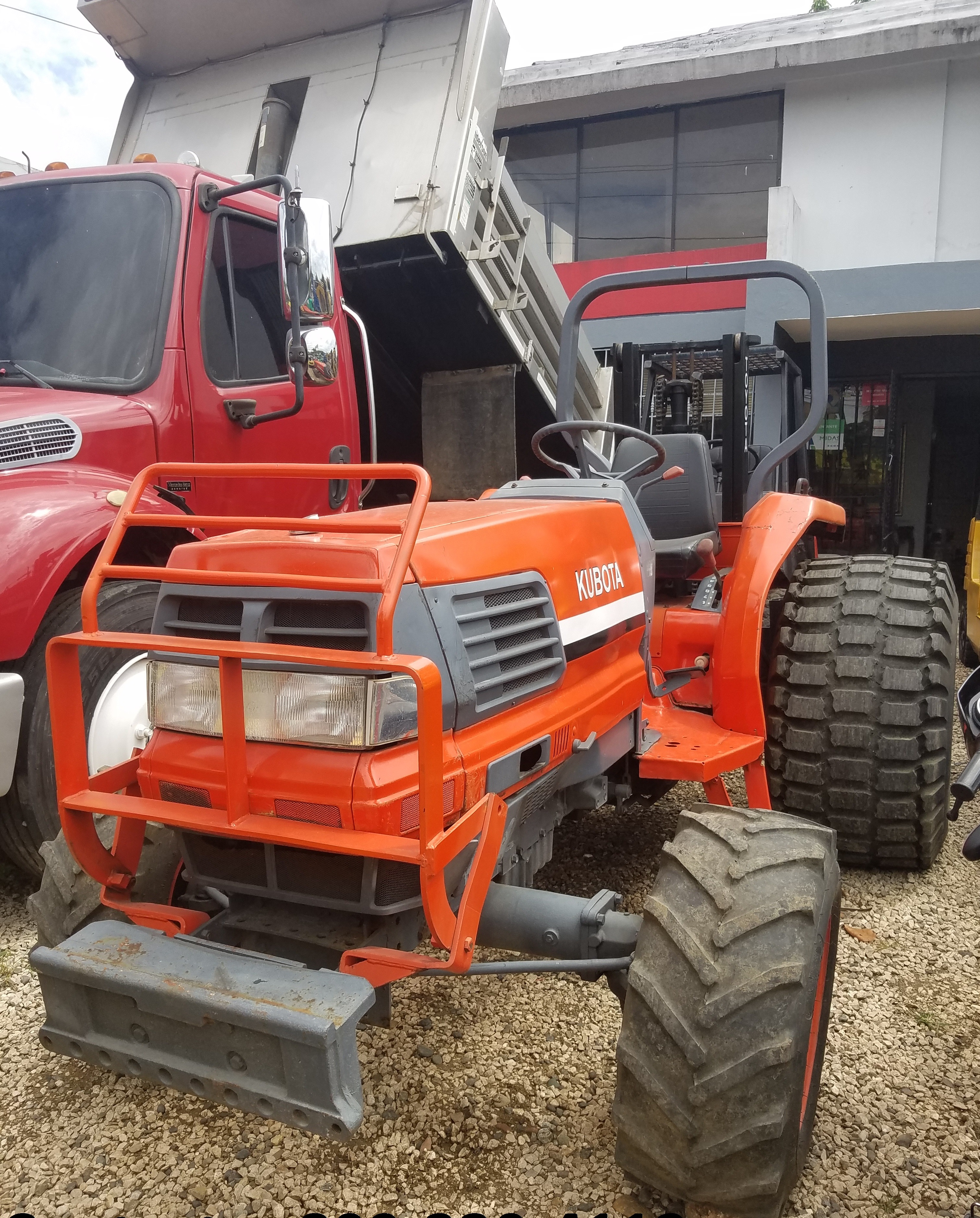 otros vehiculos - tractor kubota 4x4 32hp  3