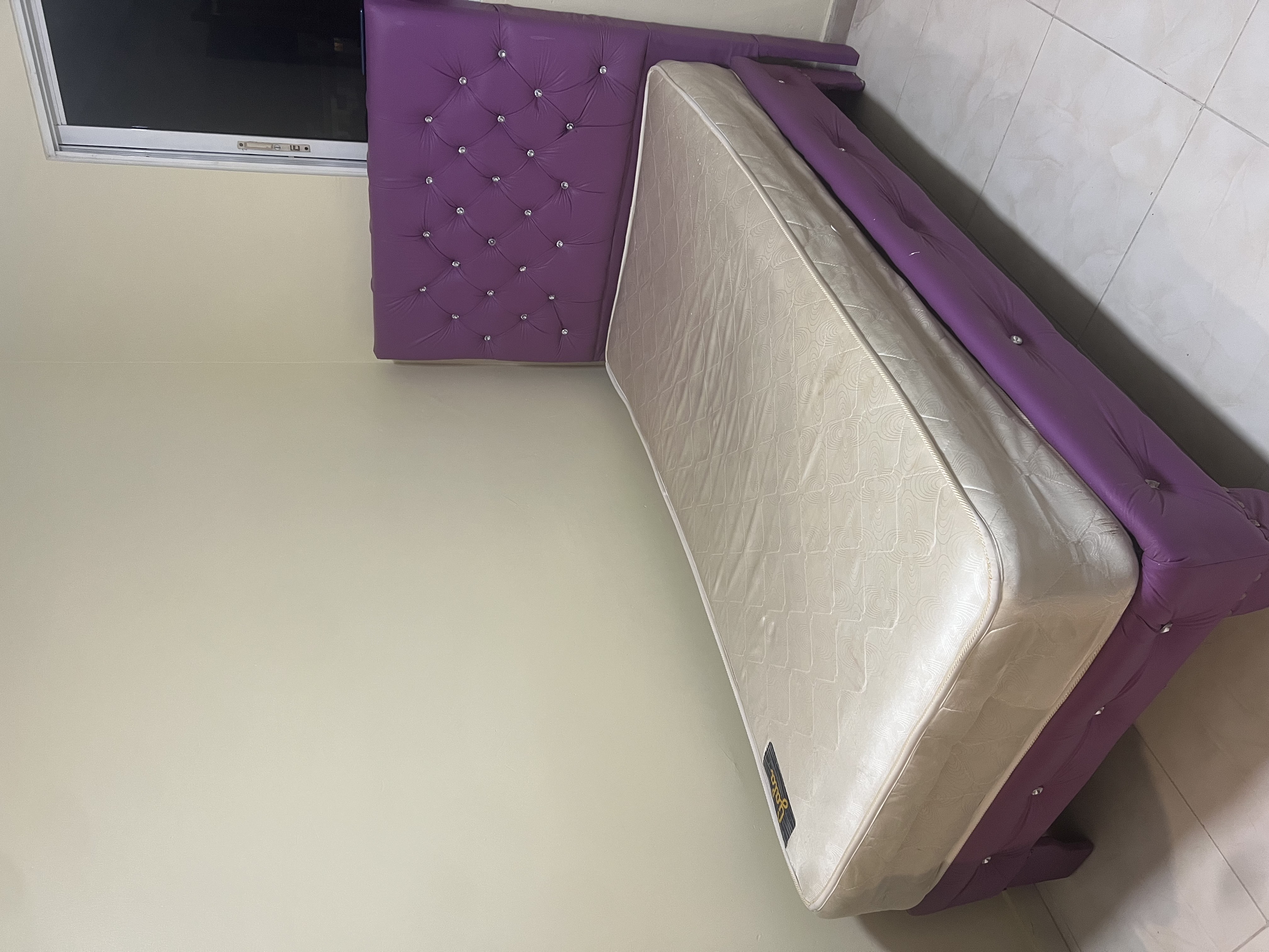 muebles y colchones - cama twin
incluye colchón
precio negociable  1