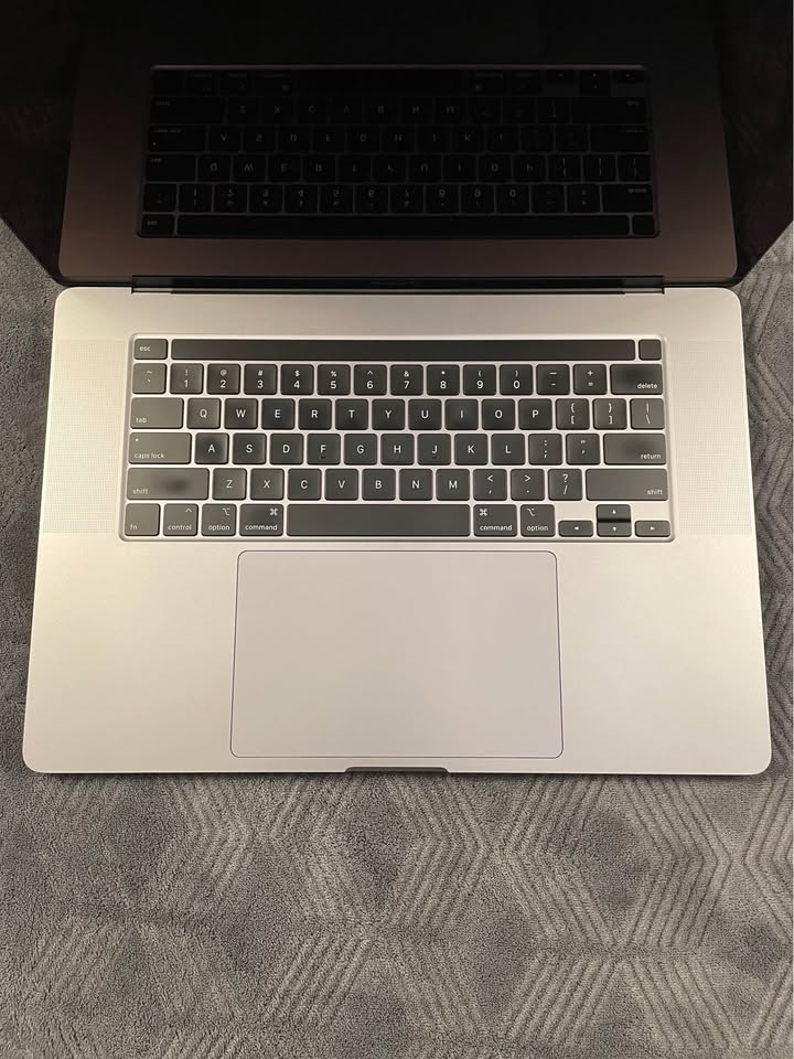 computadoras y laptops - MacBook Pro 2019 A2141Core Intel i9 de oportunidad 4