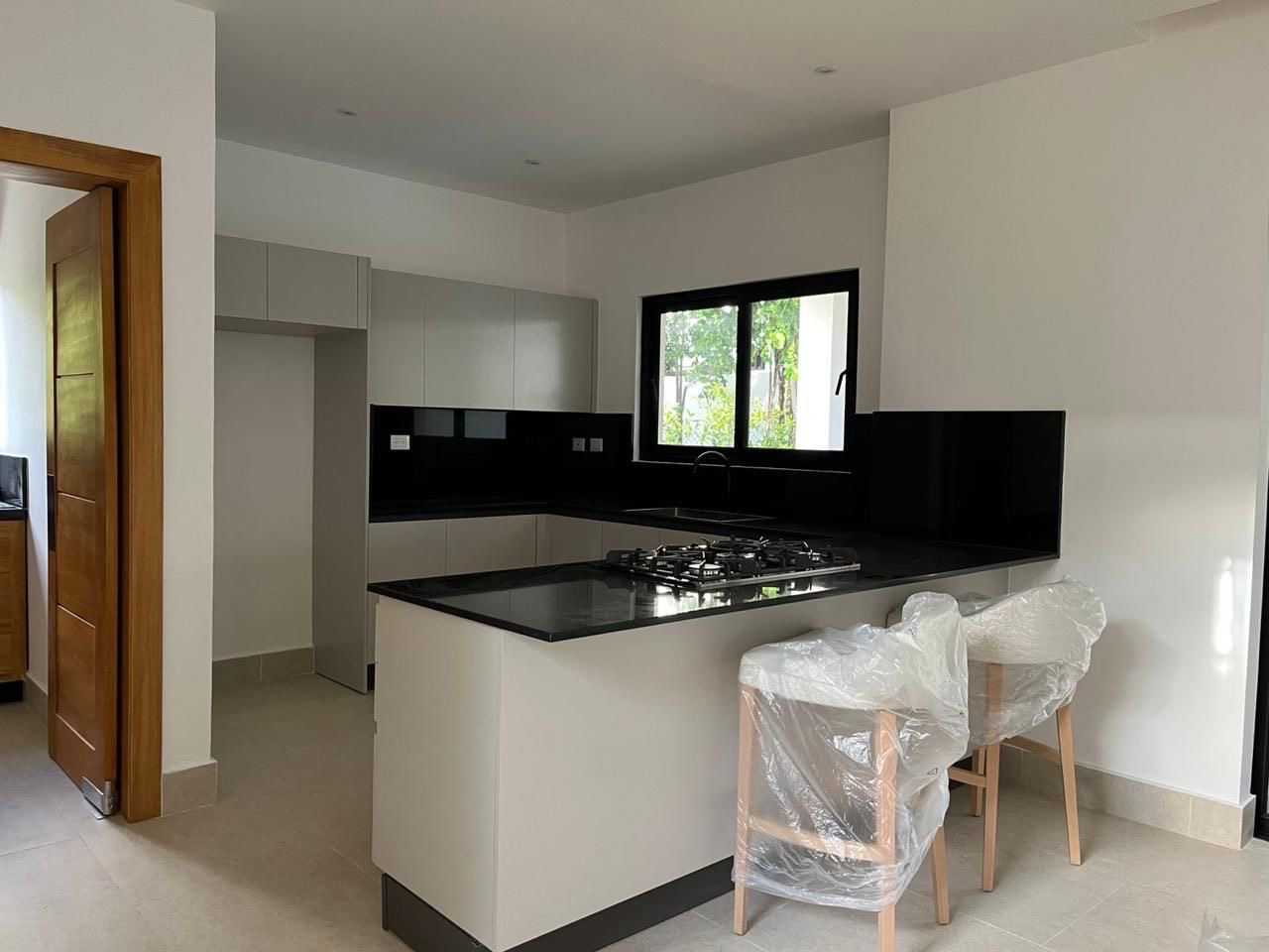 casas vacacionales y villas - venta de Villa amueblada con piscina en punta cana village República Dominicana  6