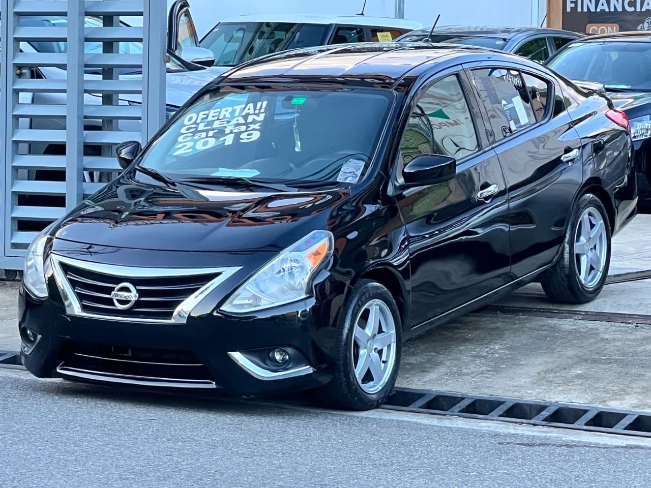carros - Nissan versa SV 2019 el más full 1