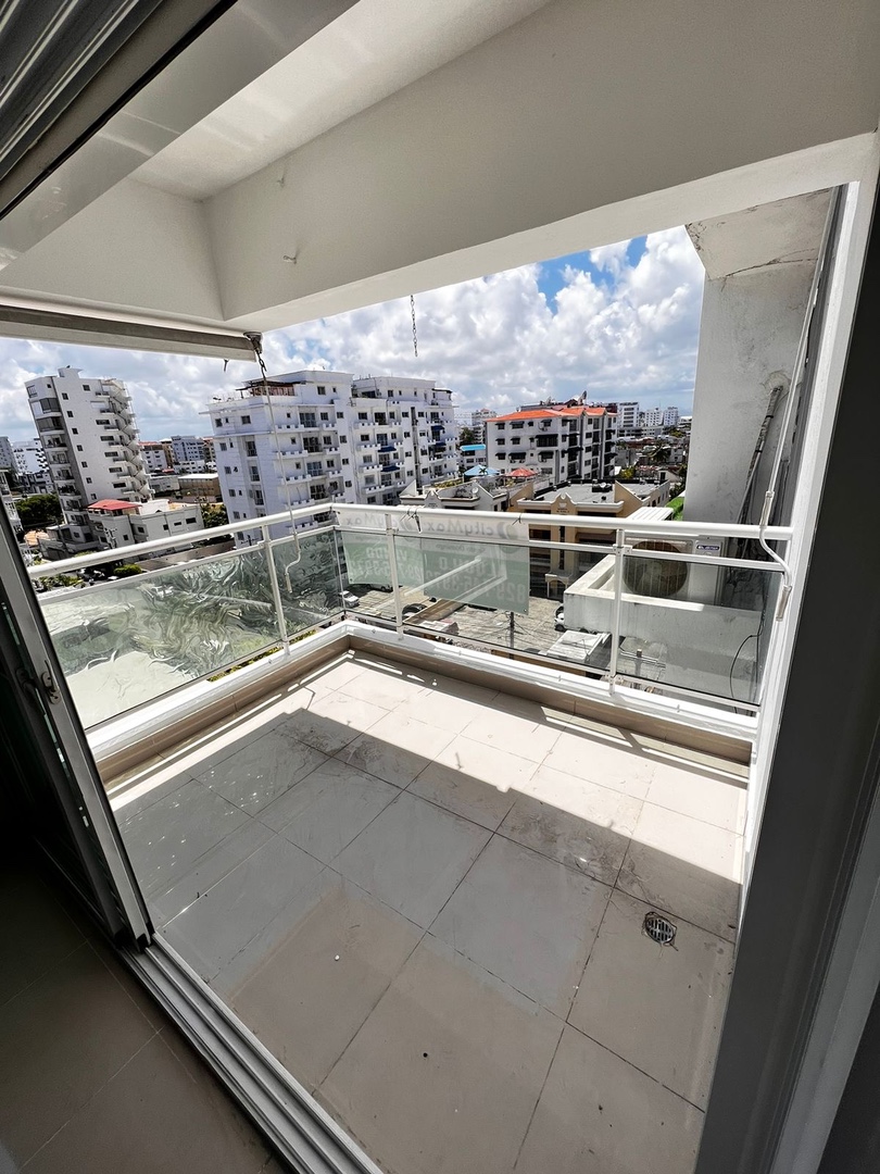 apartamentos - Vendo Evaristo morales dos habitaciones con línea blanca dos parqueos balcón  0