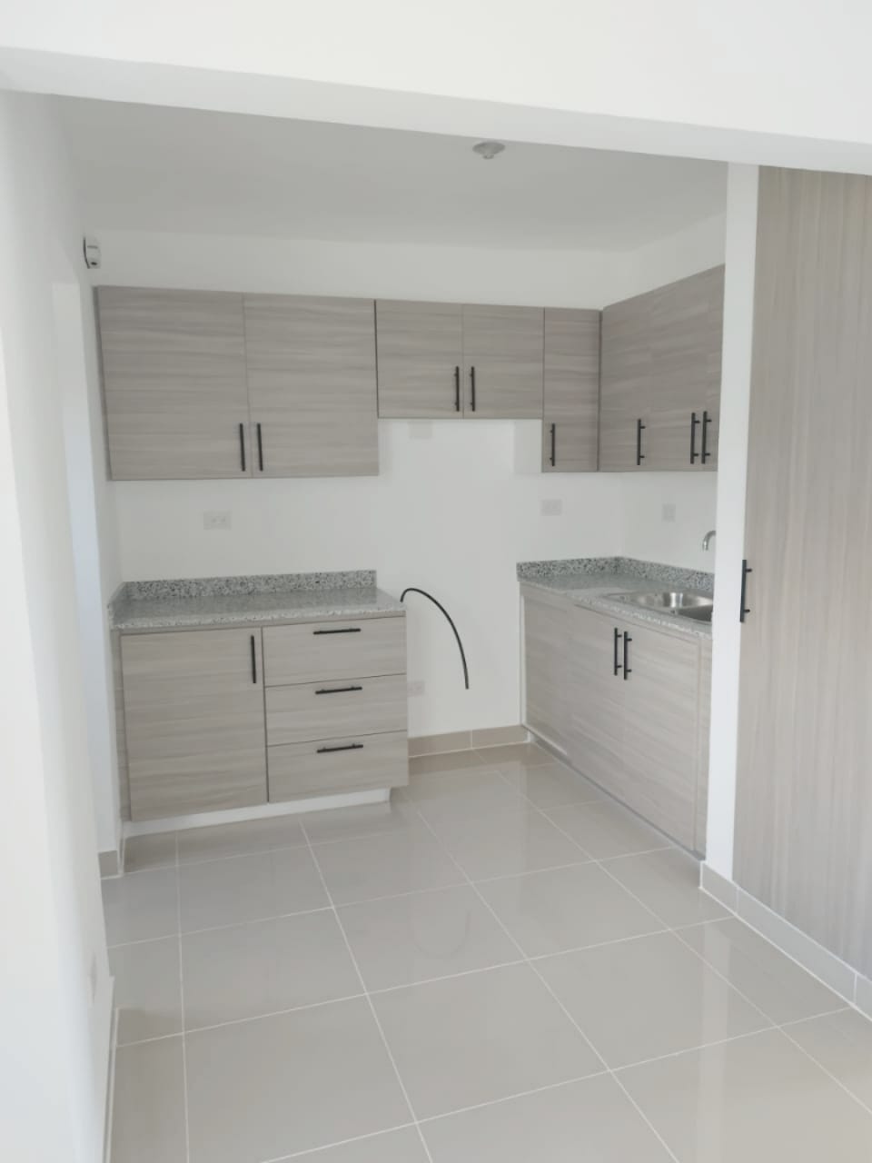 apartamentos - Se Vende Apartamento en Los Rieles (Primer Nivel). Precio US $103,000. 
 3