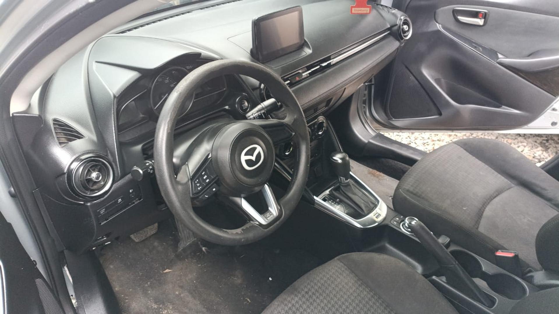 carros - Mazda Demio 2017-Diesel 3
