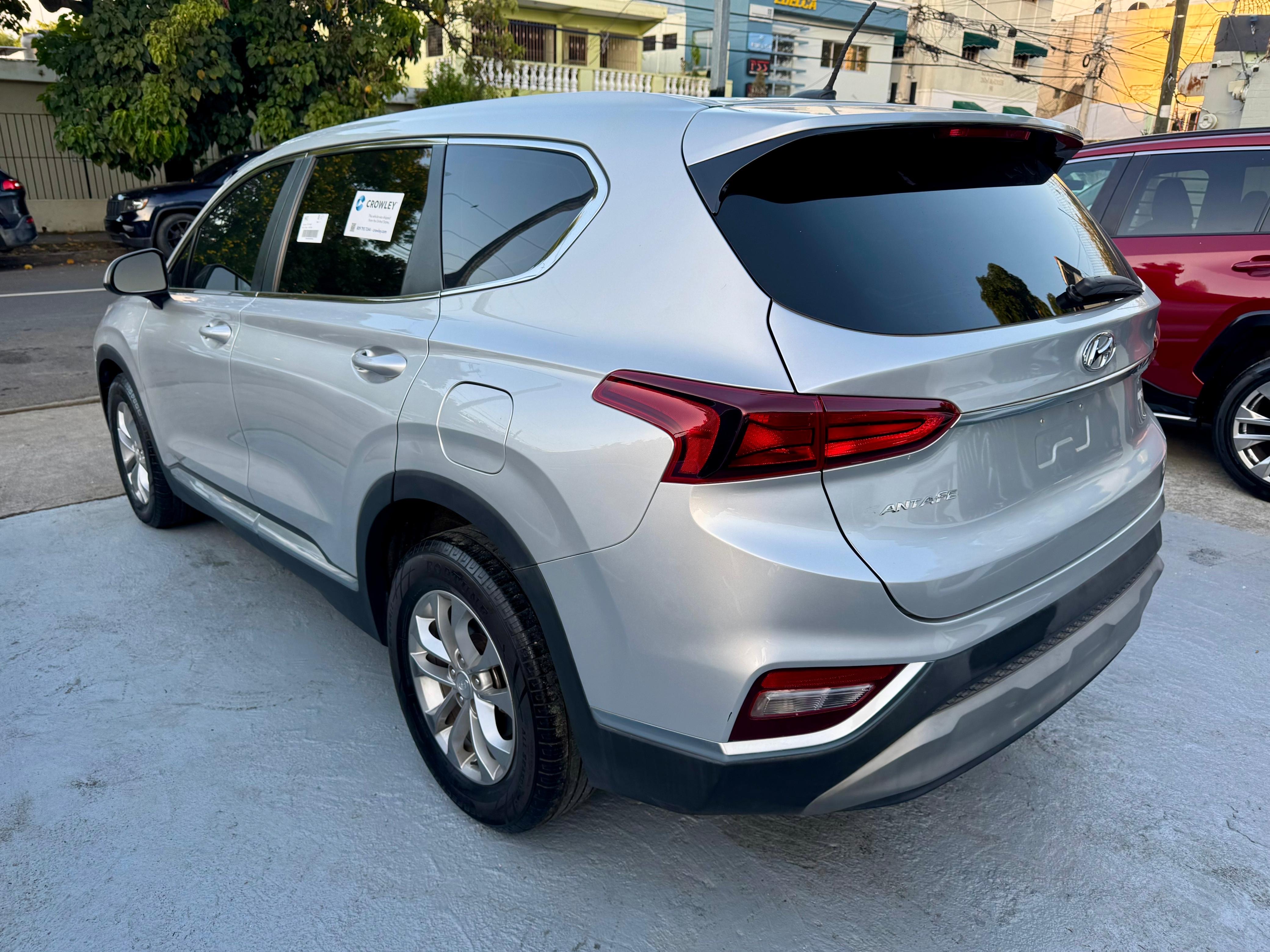 jeepetas y camionetas - Hyundai Santa Fe 2019 SE  3