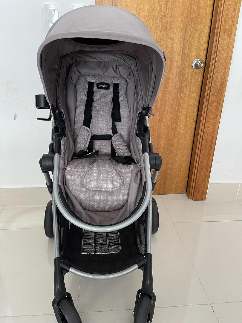 coches y sillas - Se vende coche Evenflo con Asiento de automóvil!  1