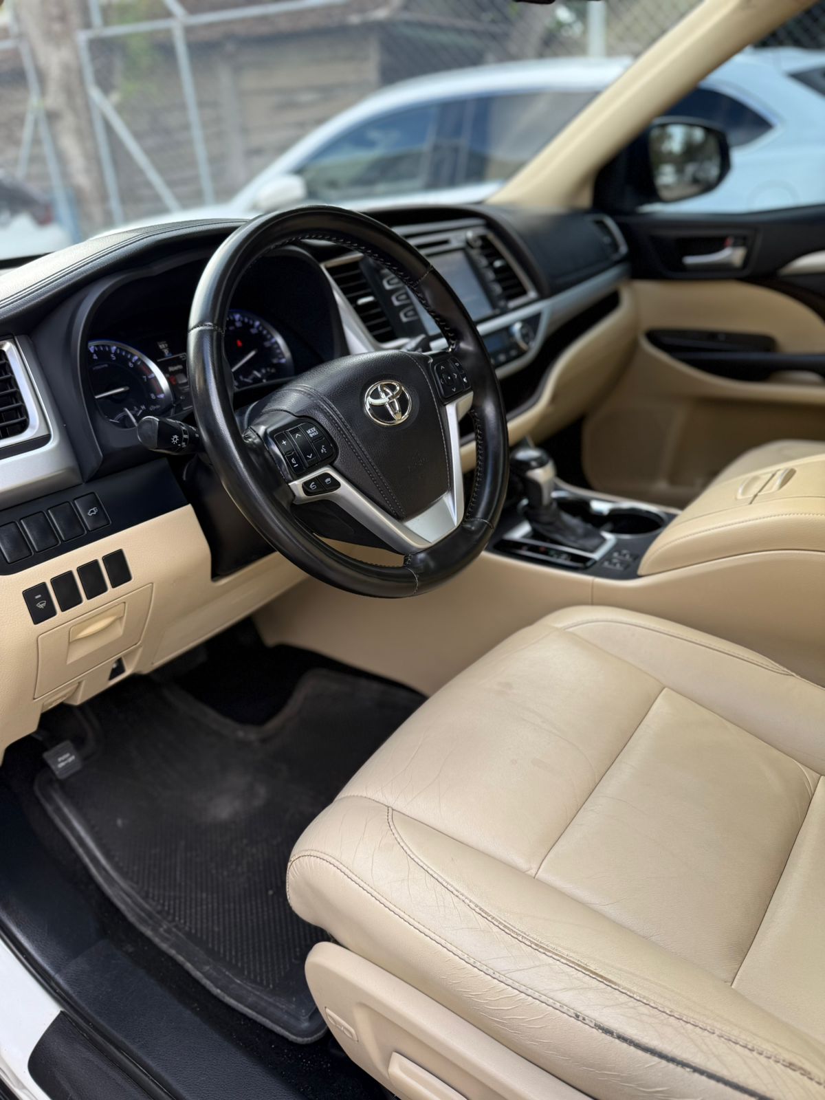 jeepetas y camionetas - Toyota higlander xle 2014 2