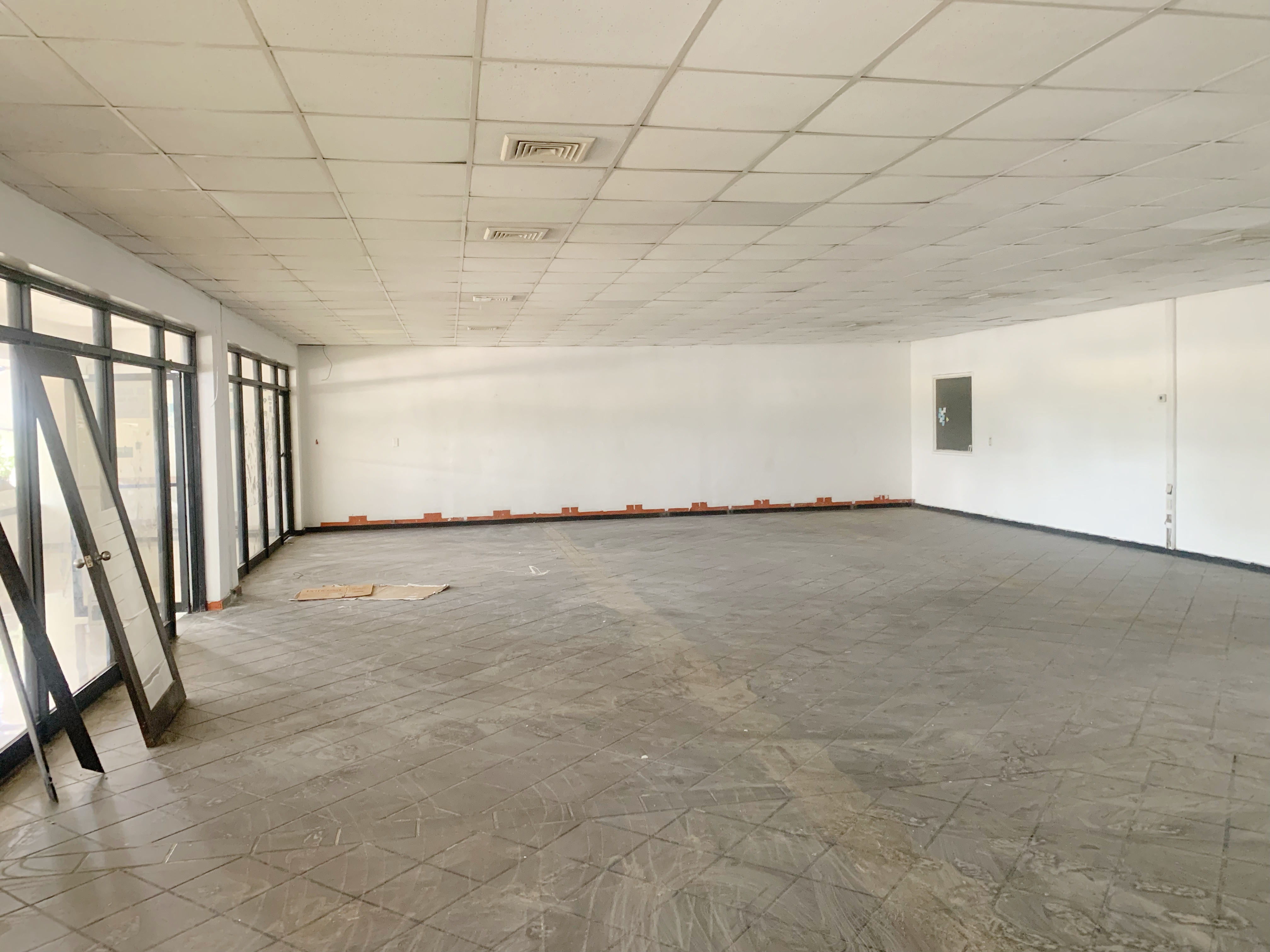 oficinas y locales comerciales - Local céntrico en Naco  3