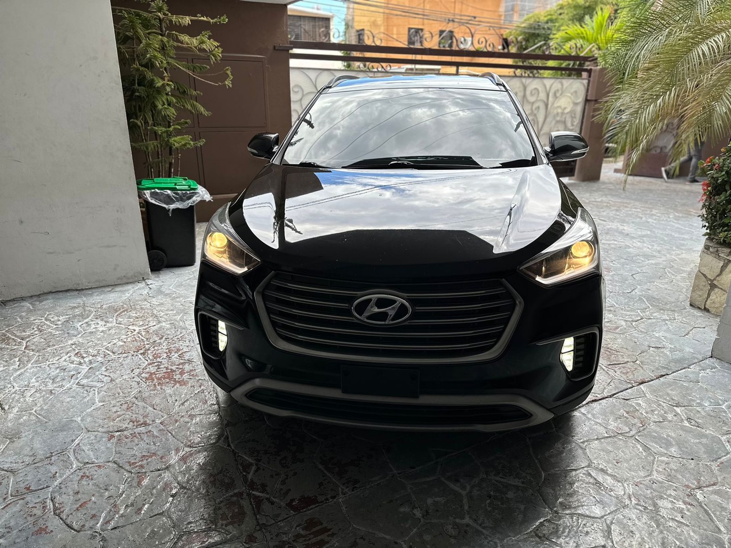 jeepetas y camionetas - Hyundai Santa Fe Limited SE 2017. Excelentes condiciones 1