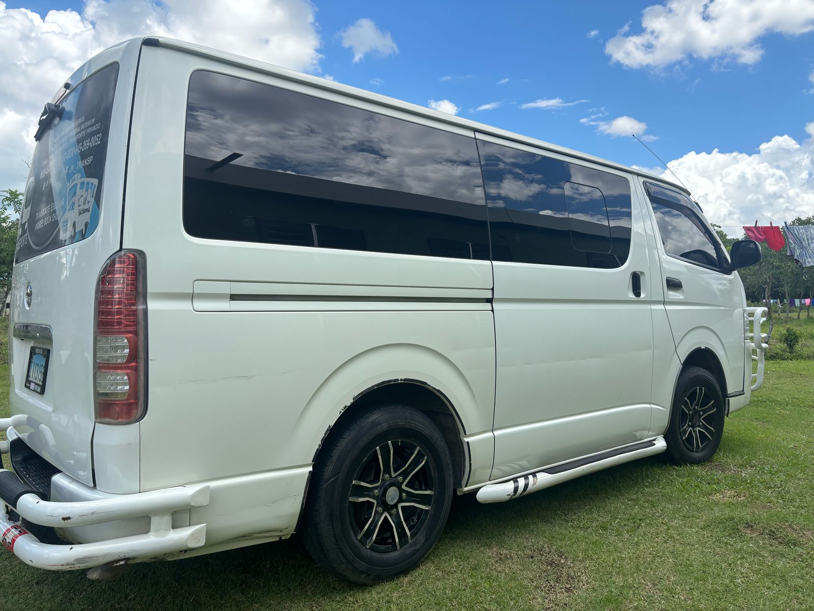 camiones y vehiculos pesados - Toyota HIACE 2