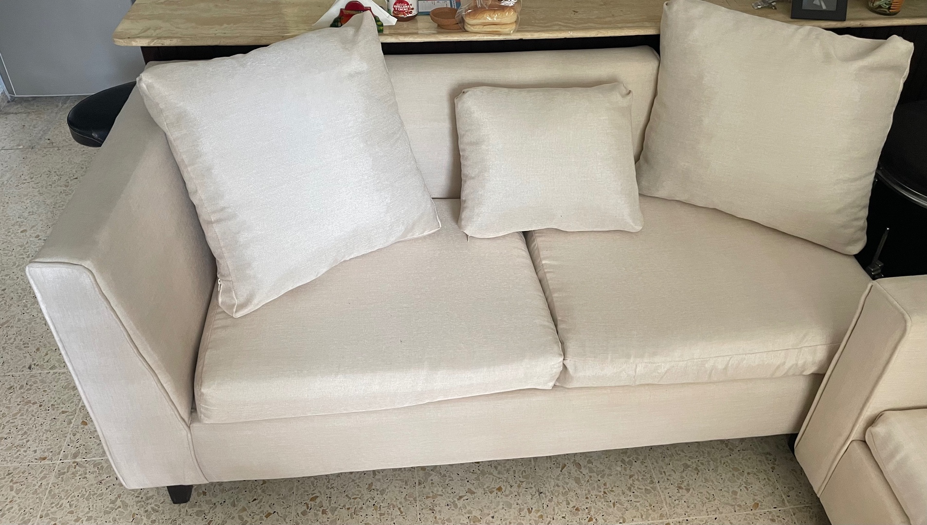 muebles y colchones - Juego de muebles de dos y tres plazas.  2