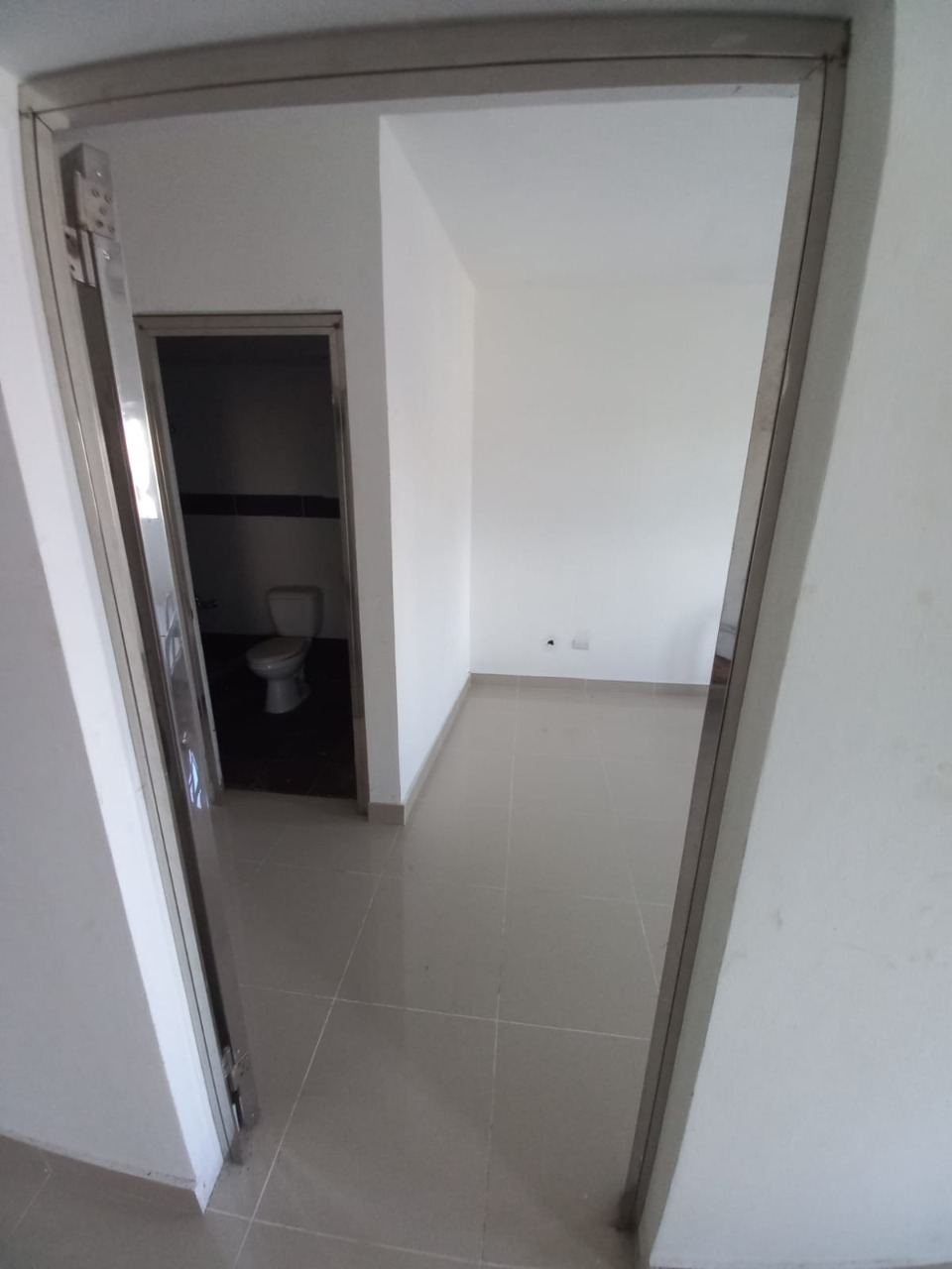 oficinas y locales comerciales - VENDO /RENTO 6