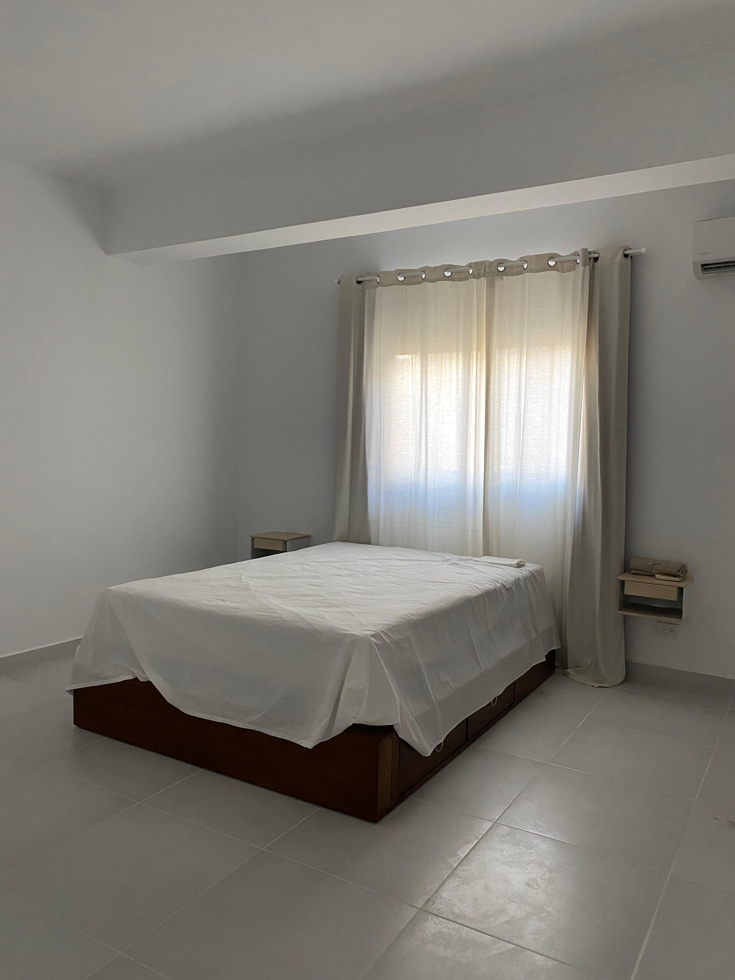 apartamentos - Apartamento semi-amueblado en Evaristo Morales 1