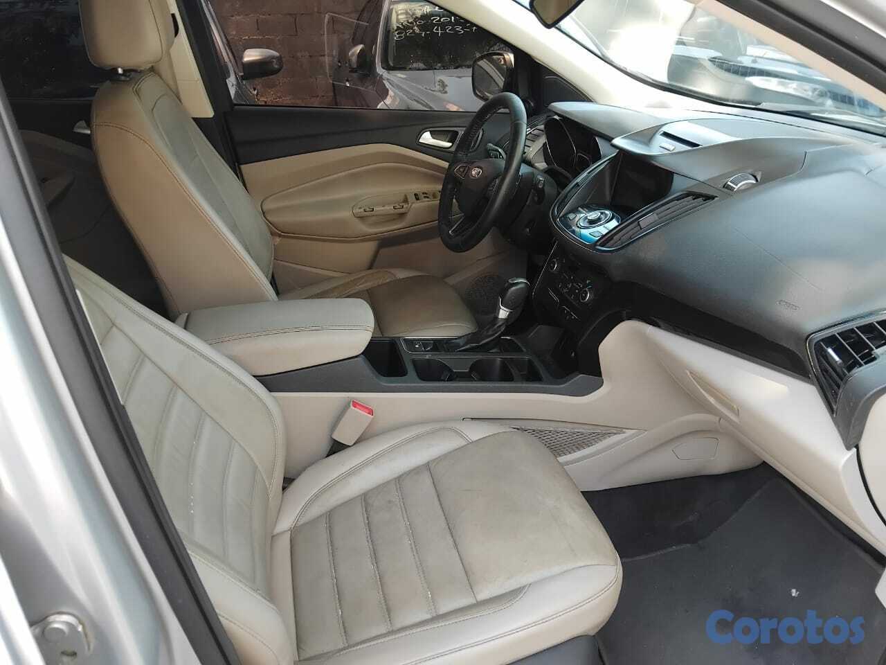 jeepetas y camionetas - FORD ESCAPE TITANIUN 4