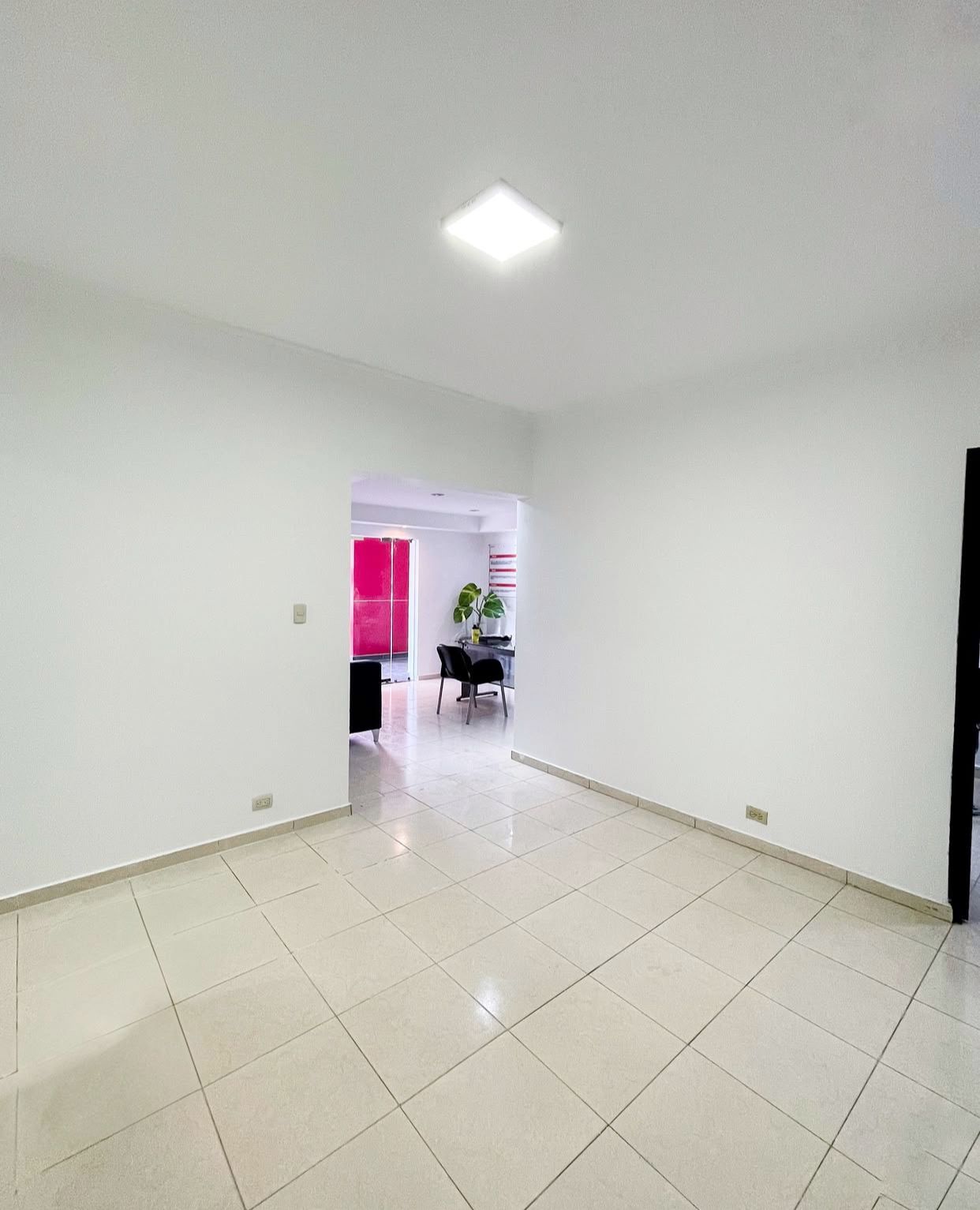 oficinas y locales comerciales - Local céntrico en los prados  2