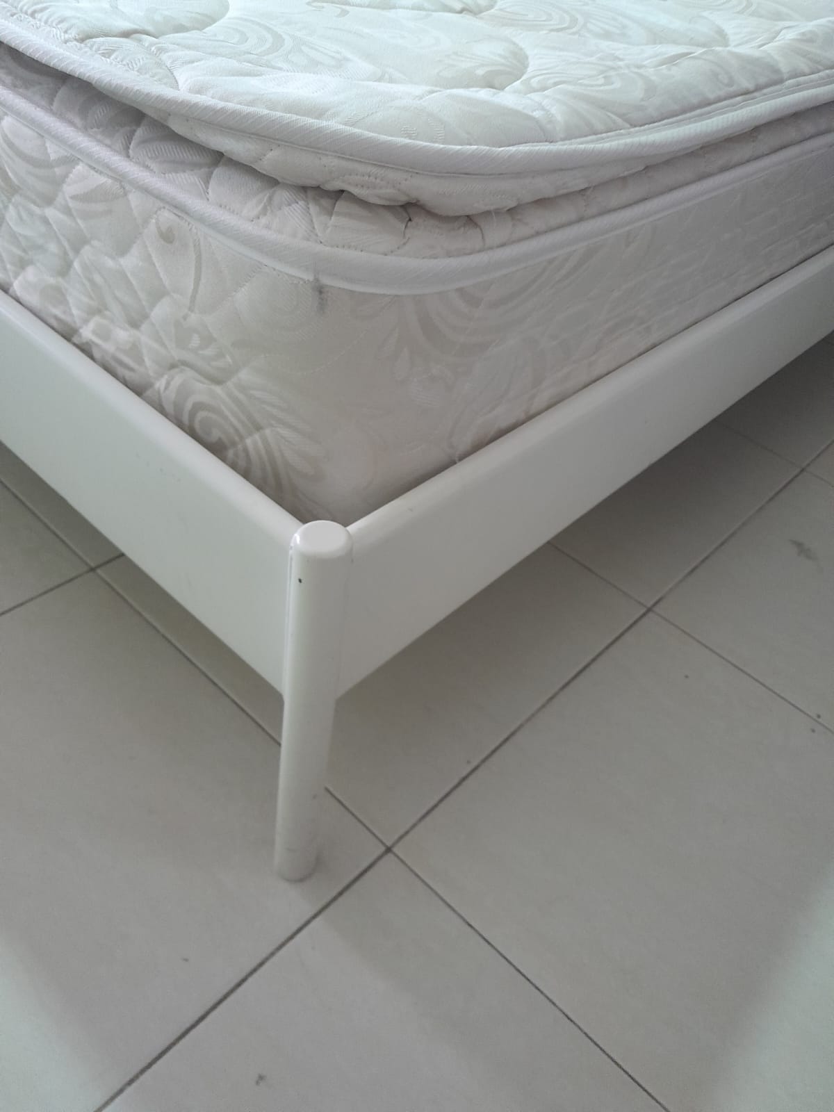 muebles y colchones - Cama size full modelo IKEA, en metal, color blanco 2