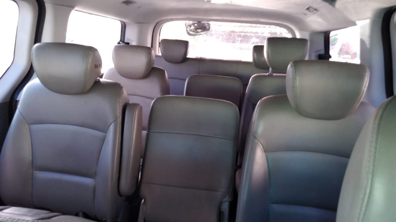 jeepetas y camionetas - HYUNDAI GRAND STAREX 2017 NEGRA 5