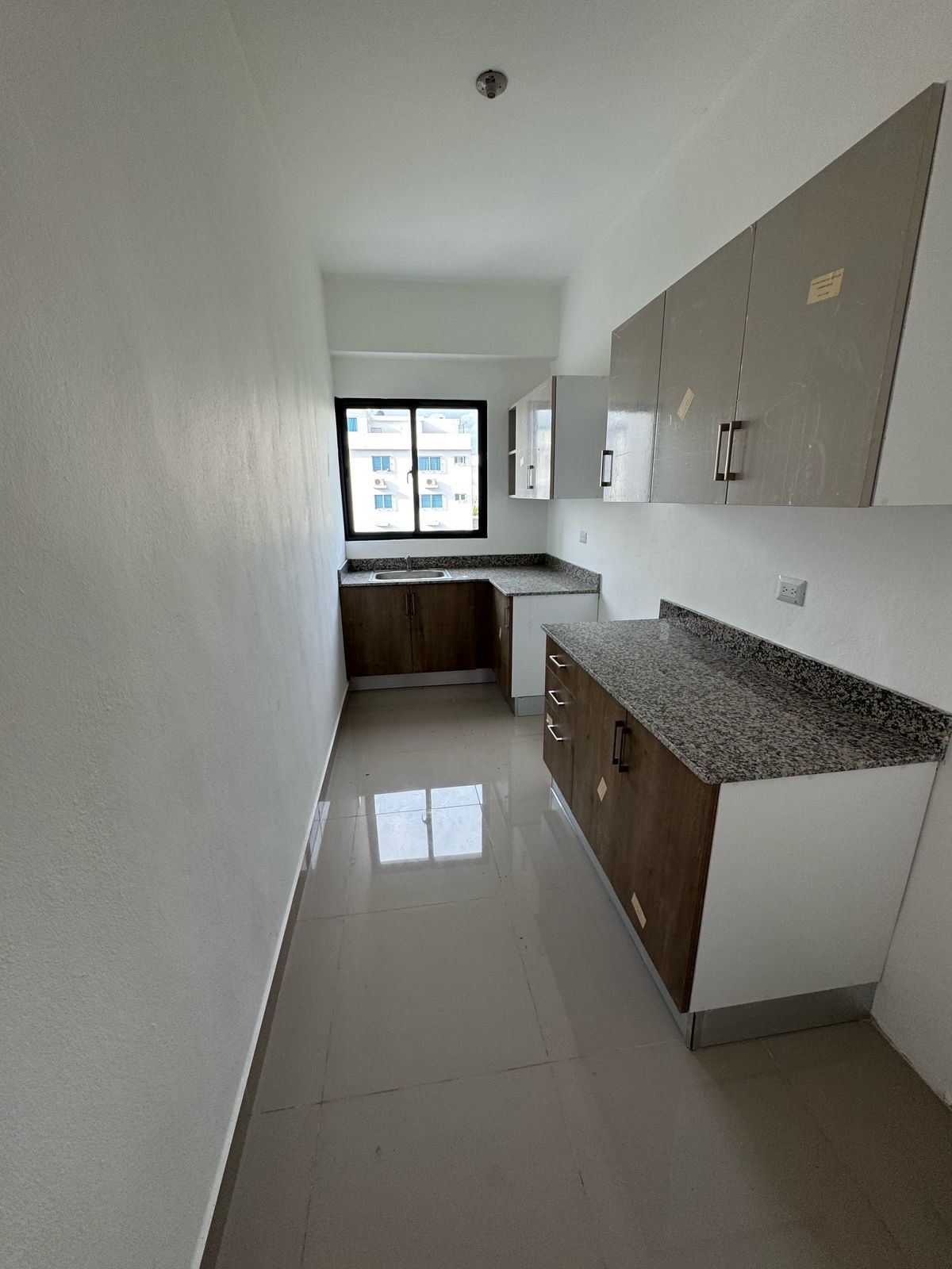 apartamentos - Vendo Miraflores piso 3 una hab 1.5 baños parqueo  3