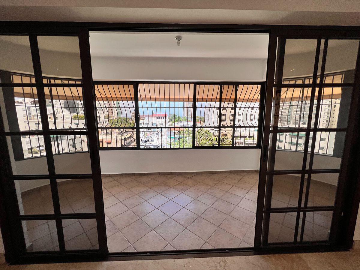 apartamentos - Alquilo Apto. de 3 hab. + estudio en Los Cacicazgos 3