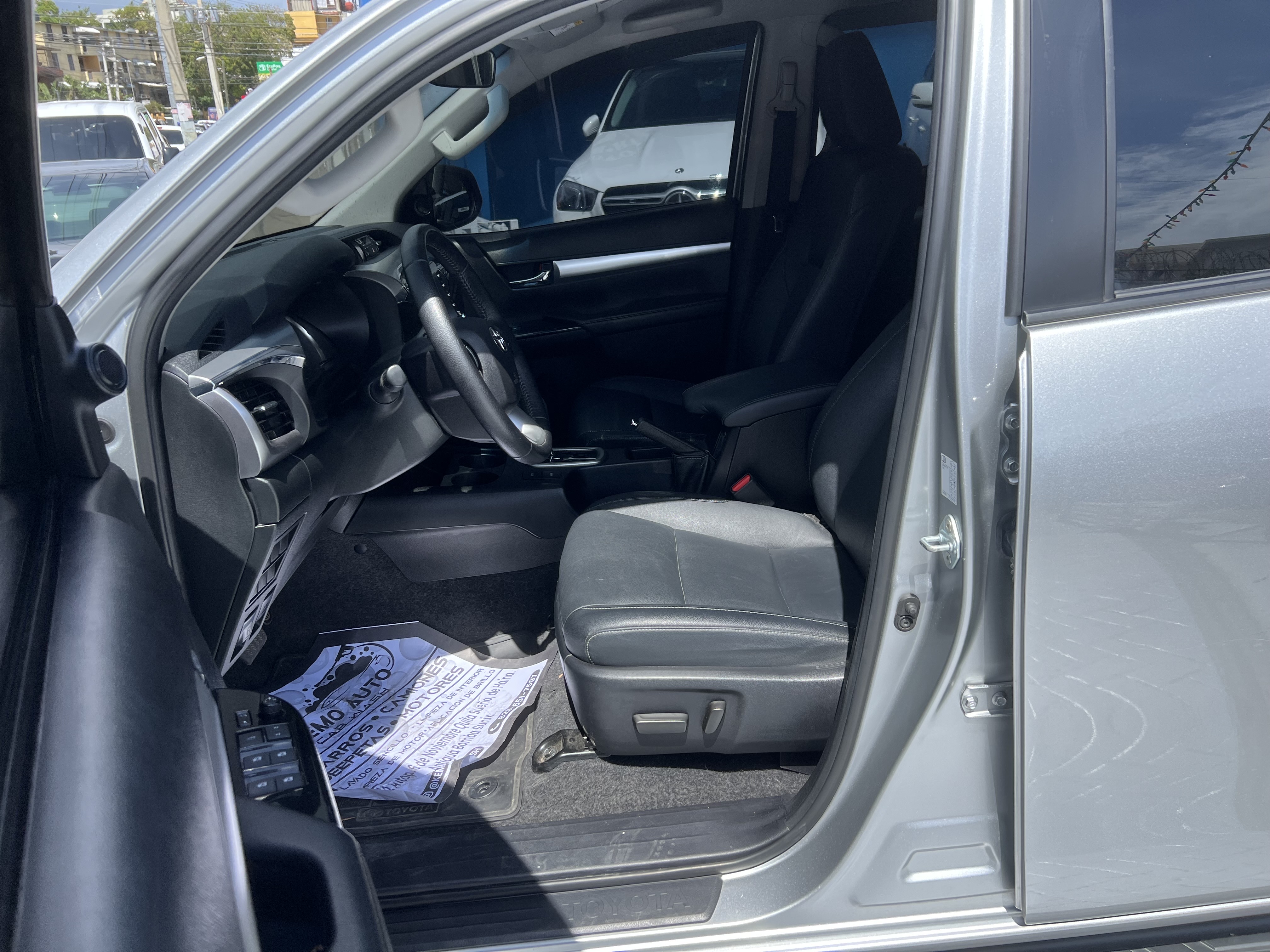 jeepetas y camionetas - Toyota Hilux SVR 2023 4x4 6