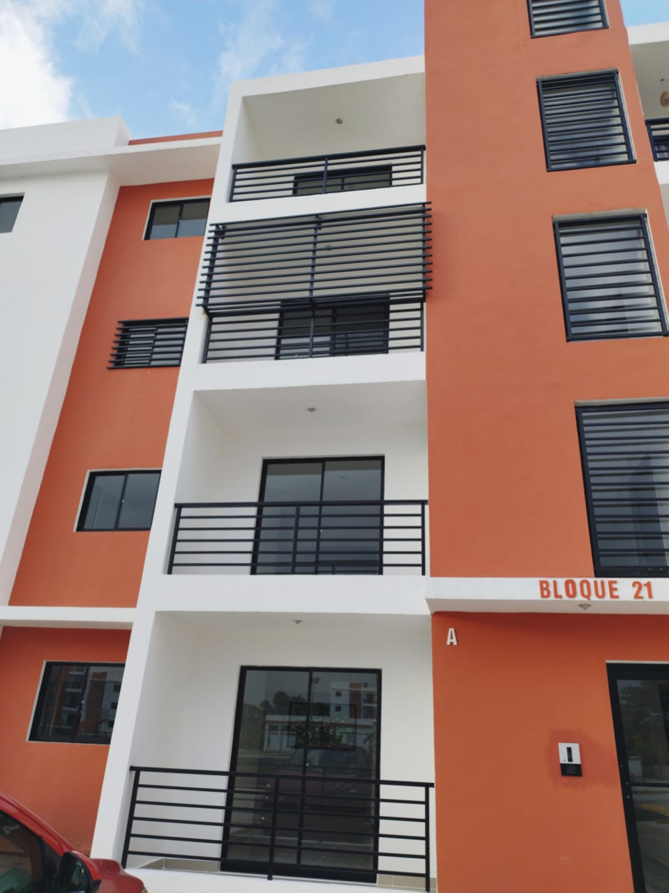 apartamentos - Se Vende Apartamento en Los Rieles (Primer Nivel). Precio US $103,000. 
 0
