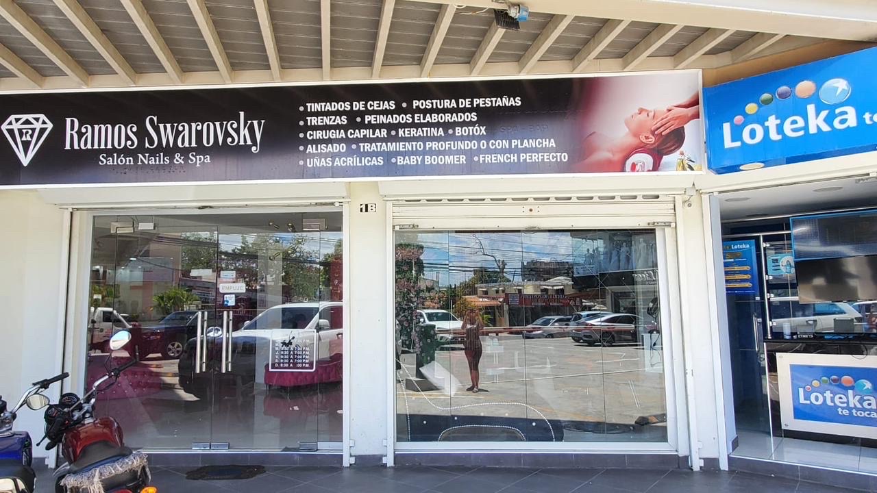 oficinas y locales comerciales - SE VENDE SALÓN COMPLETO 0