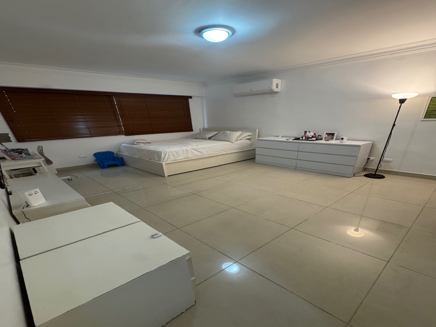 muebles y colchones - Venta de juego
De habitación queen y colchón
 4