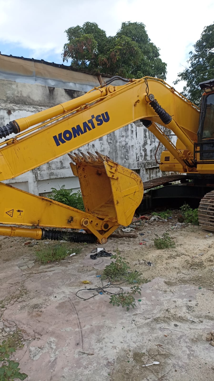 camiones y vehiculos pesados - Komatsu pc220 excavadora en venta  3