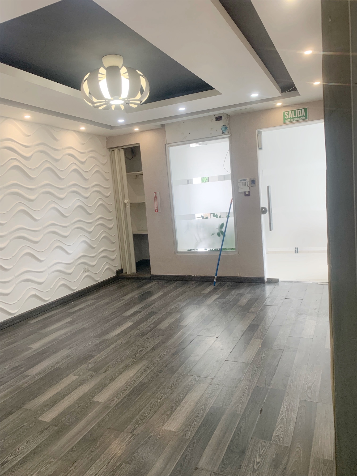 oficinas y locales comerciales - Local comercial en el Millon 4