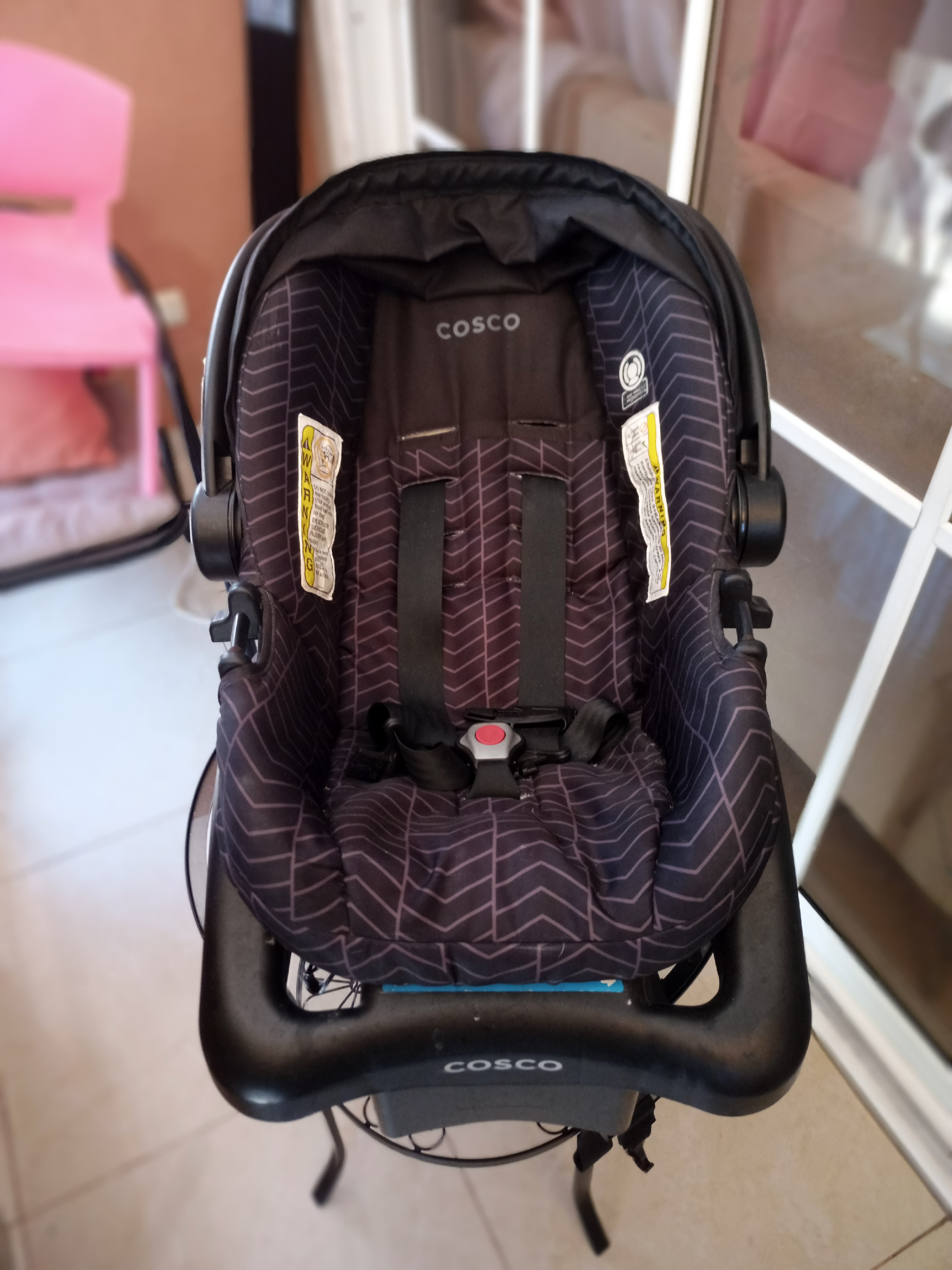 coches y sillas - silla de seguridad y cargador  marca cosco 